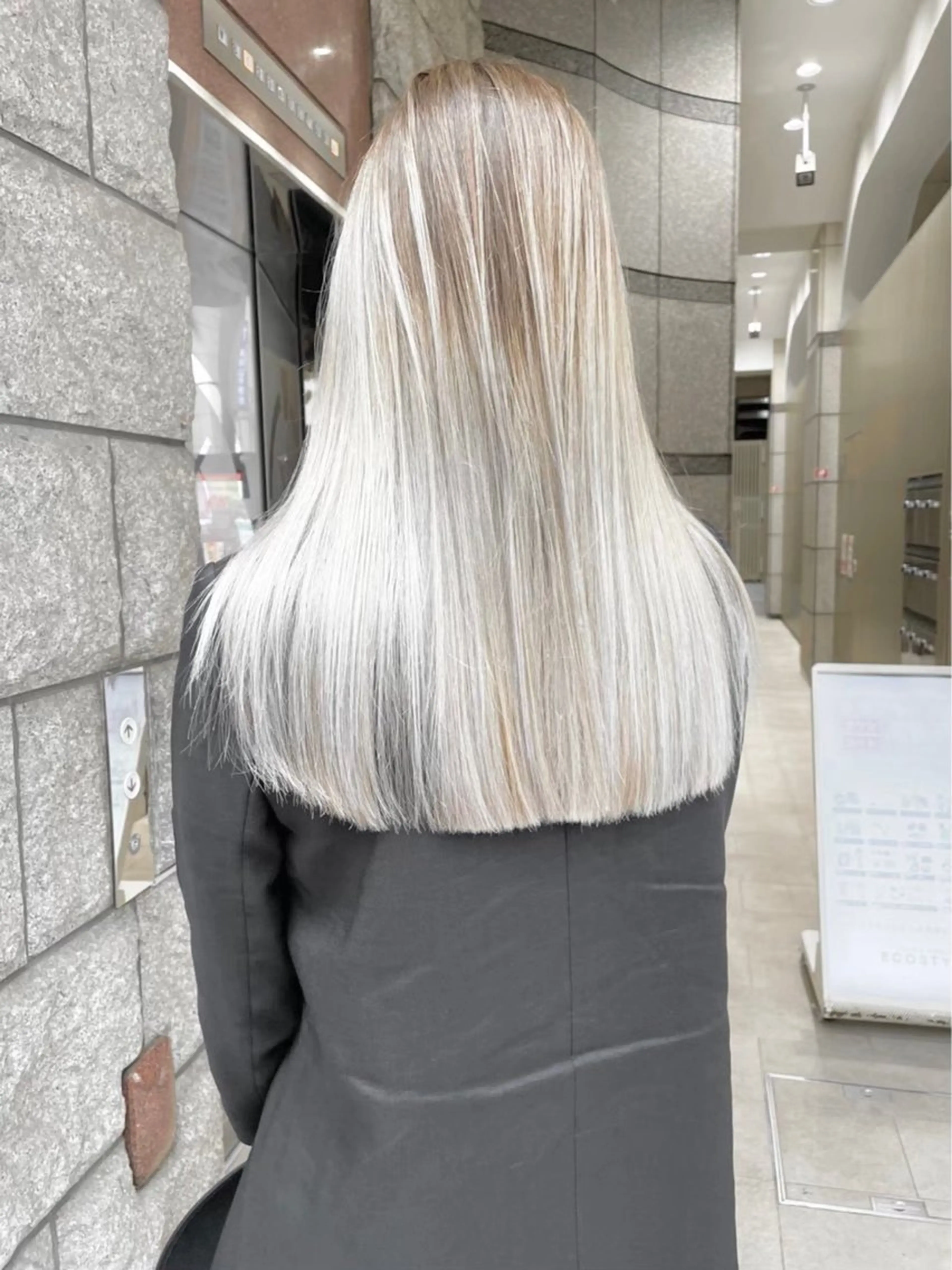 ロング カラー ブロンド ホワイトブロンド MUSASHI ブリーチカラー◎のヘアスタイル