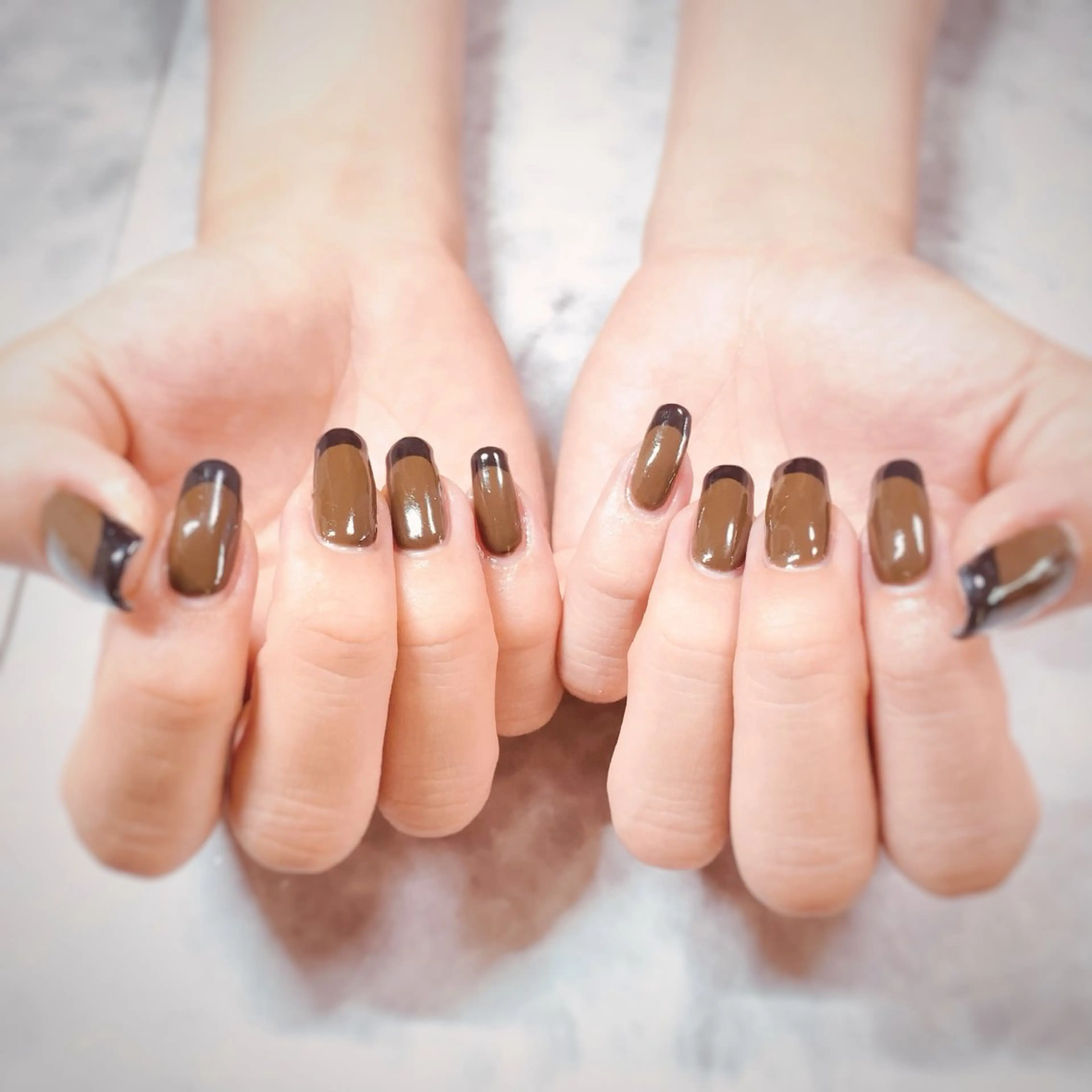 ネイル ブラウン フレンチネイル マジョリカ ブルーのネイルデザイン