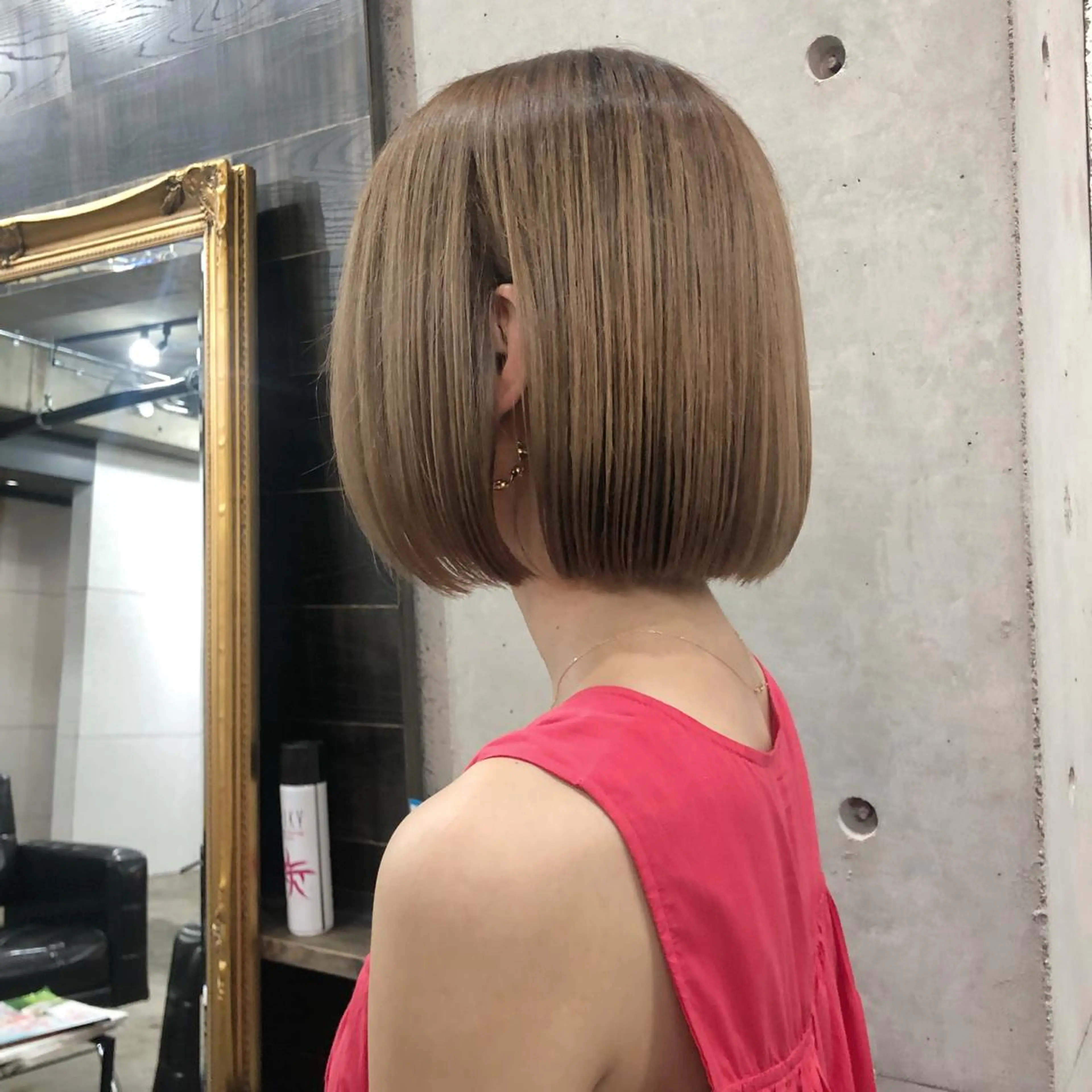ショート カラー ネイル ハイトーンカラー ボブ 中山 天地のヘアスタイル