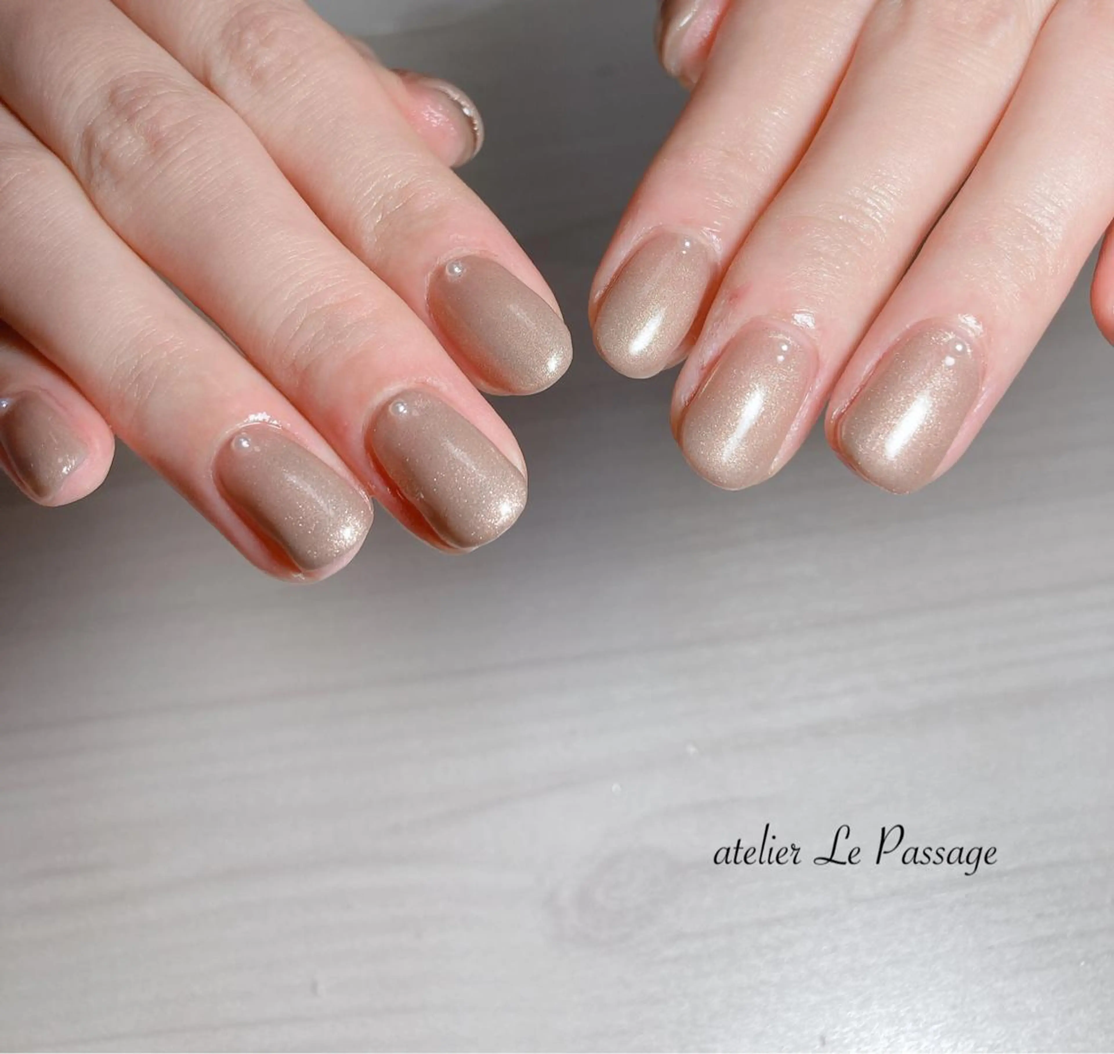 ネイル ジェルネイル ゴールド グラデーション オフィスネイル ワンカラーネイル Atelier Le Passage所属・h nakatsukaのネイルデザイン