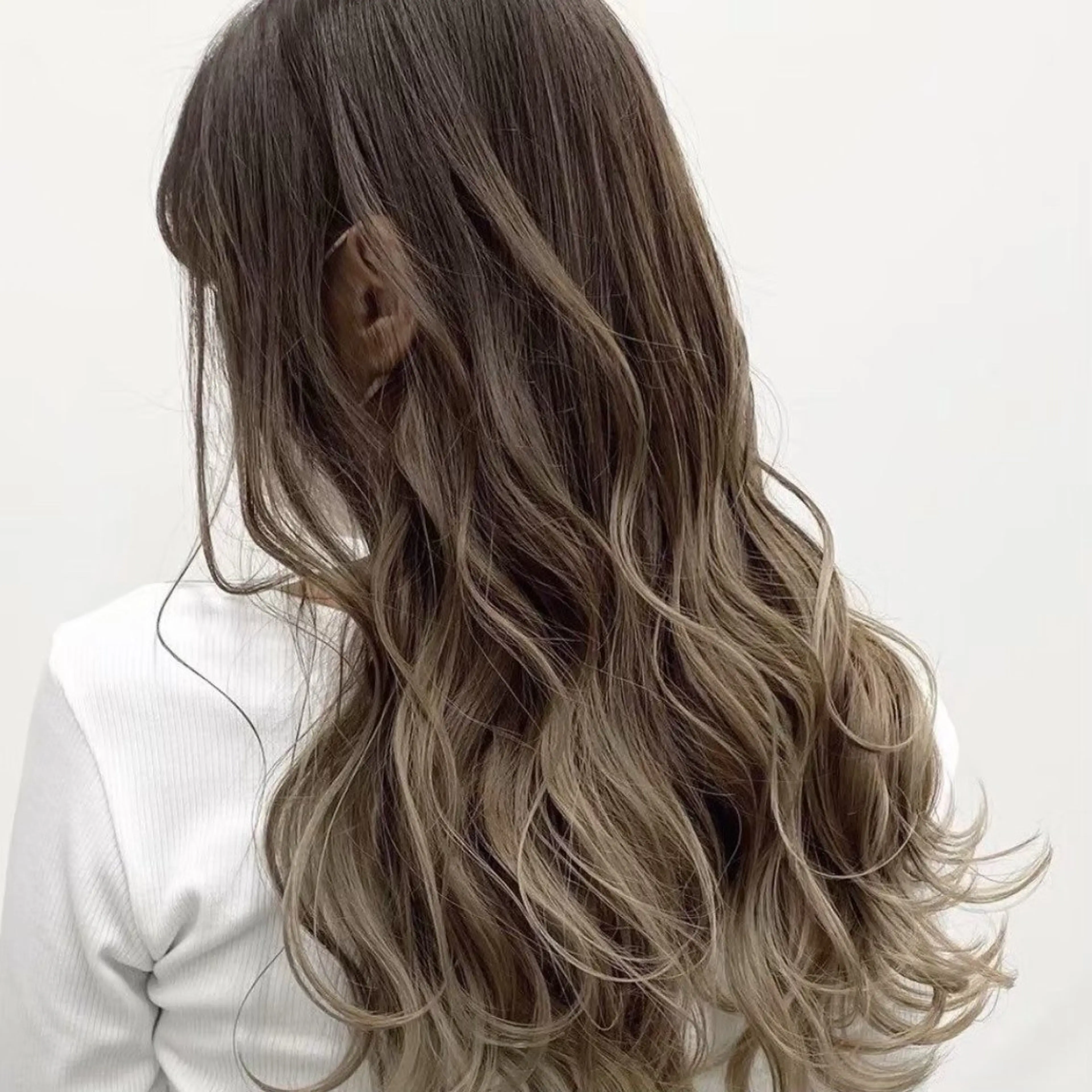 ミディアム カラー ヘアアレンジ ૭ 艶髪透明感૭ヘア カラーＡＭＩ🫧のヘアスタイル