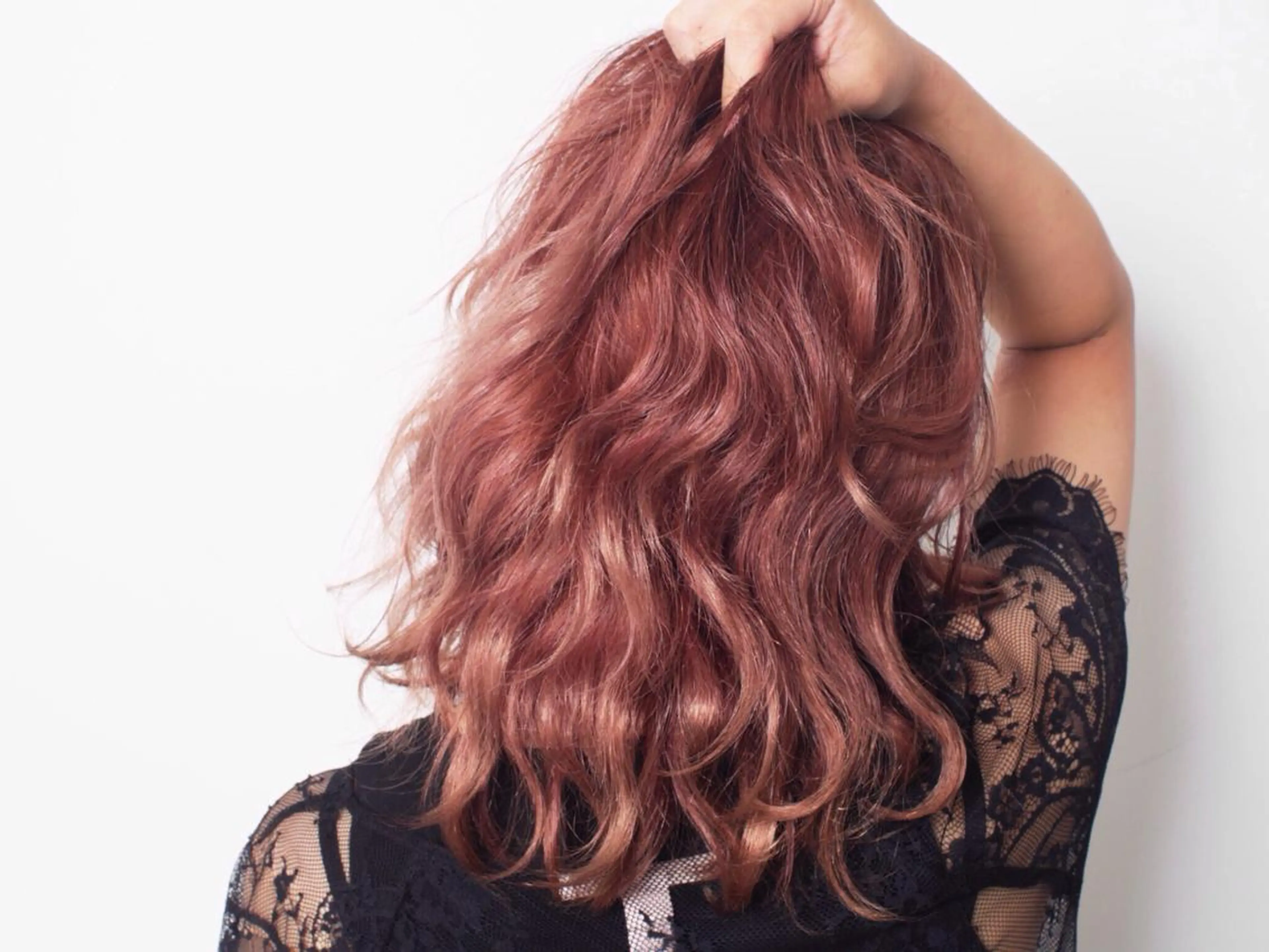 カラー アッシュ ブリーチ ピンクカラー ピンクアッシュ Batta所属・坂上 岳のヘアスタイル