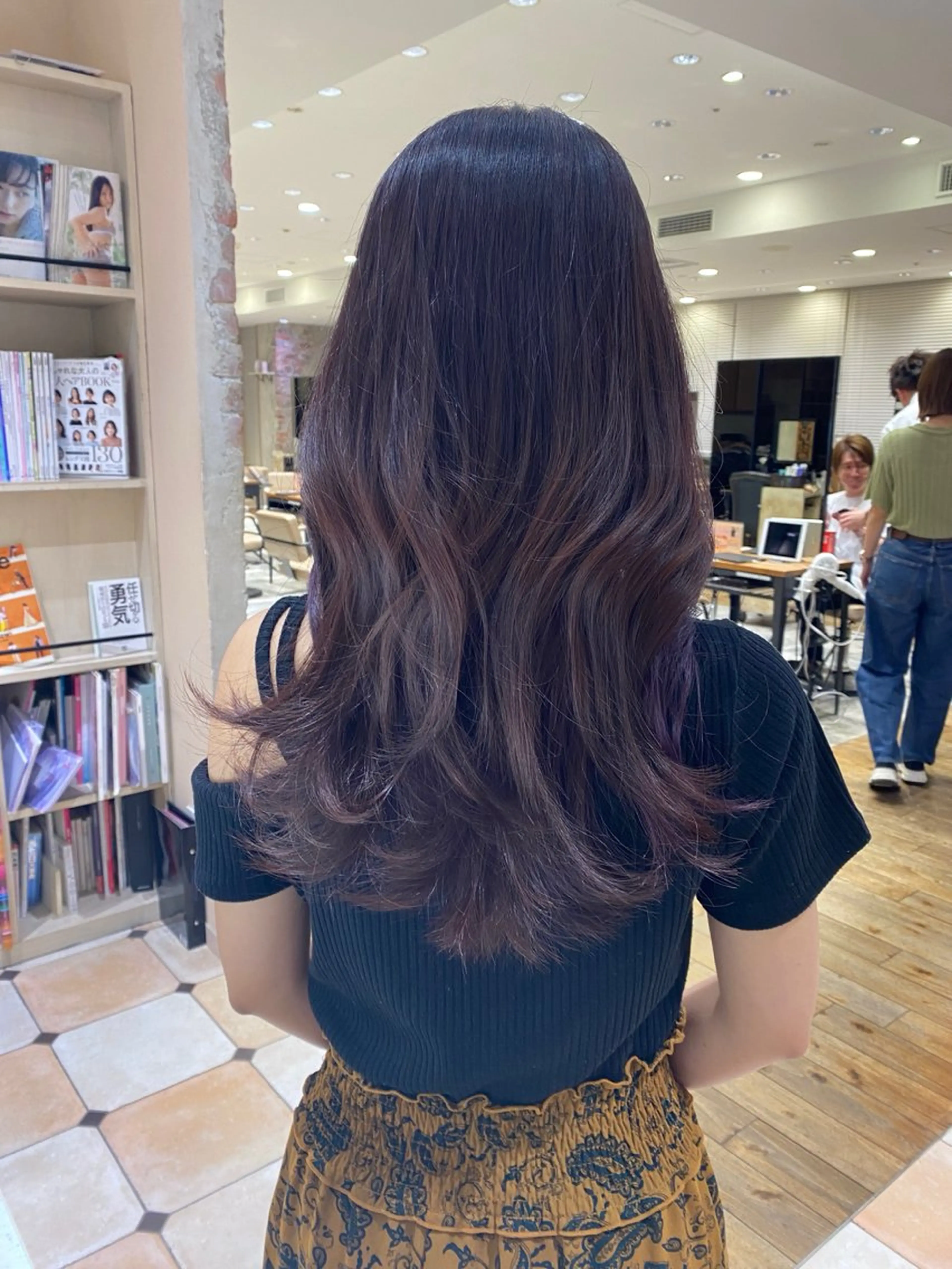 カラー ヘアカラー トリートメント 新宿/レイヤー 顔周りカット溝手優太のヘアスタイル