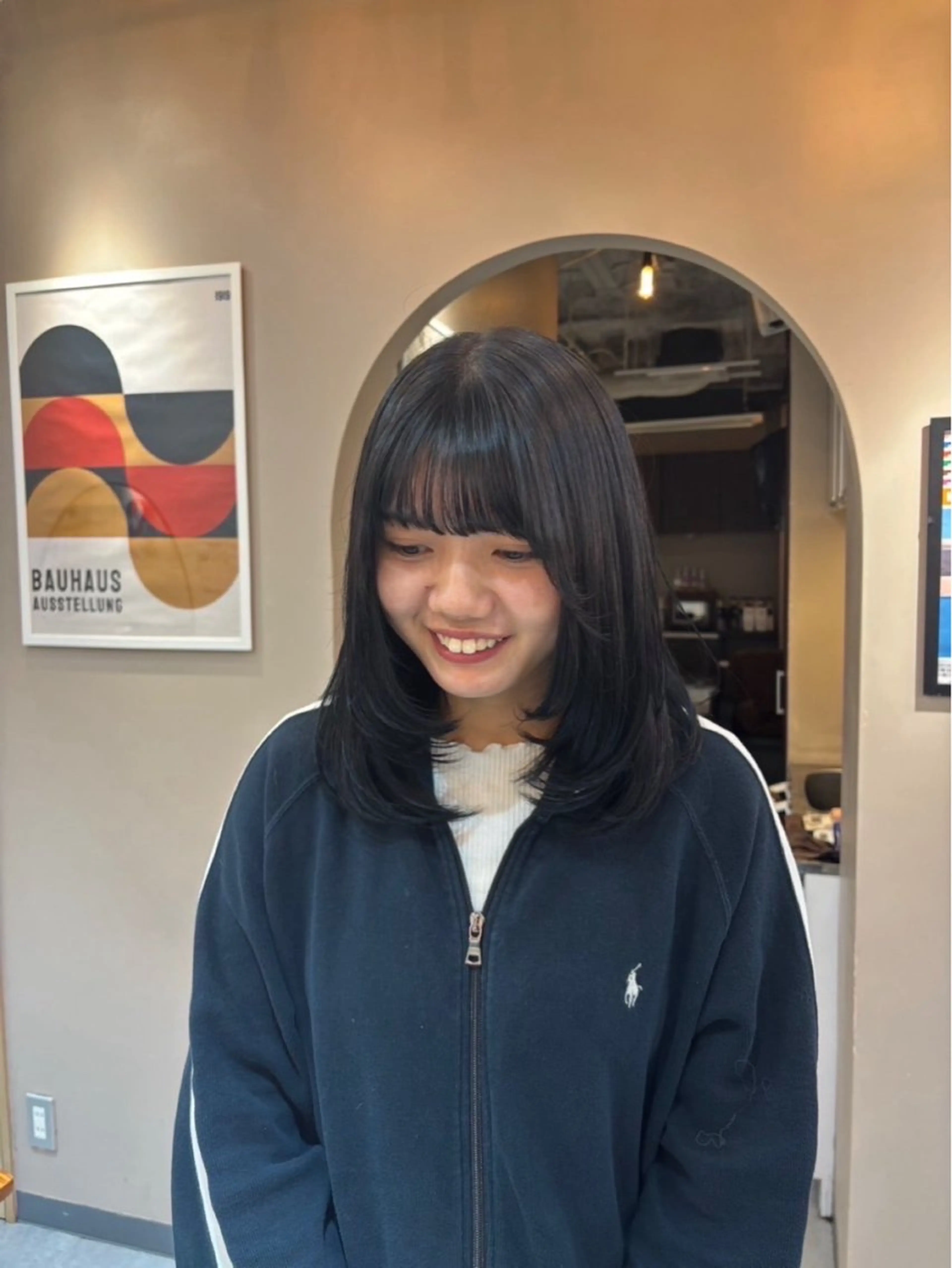 ミディアム レイヤーカット lou  by  revo所属・カット無料❗️🫧 由姫🫧のヘアスタイル