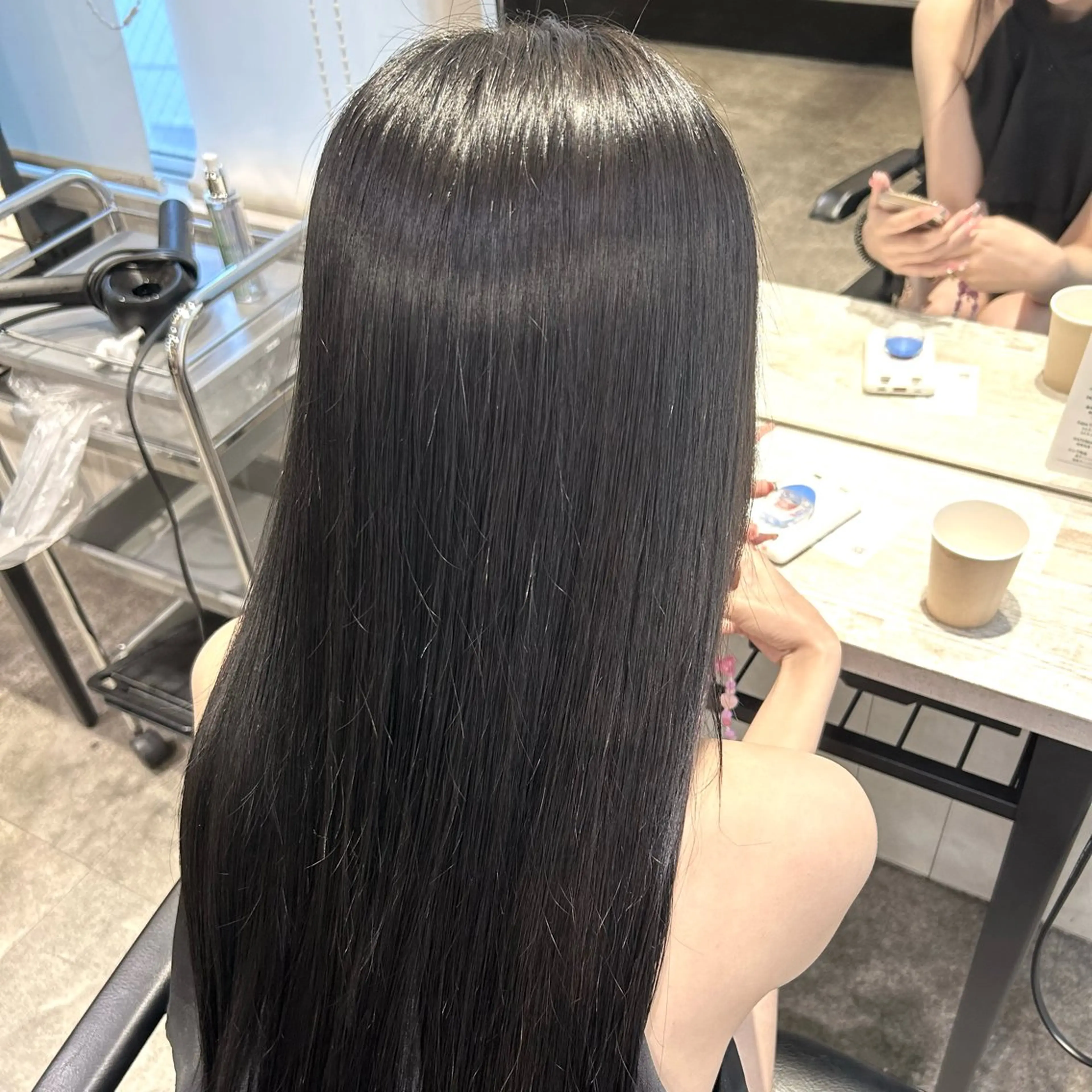 ロング カット 縮毛矯正 トリートメント ヘッドスパ ヘアセット ベージュ×レイヤー 🧙 美髪/レオンのヘアスタイル