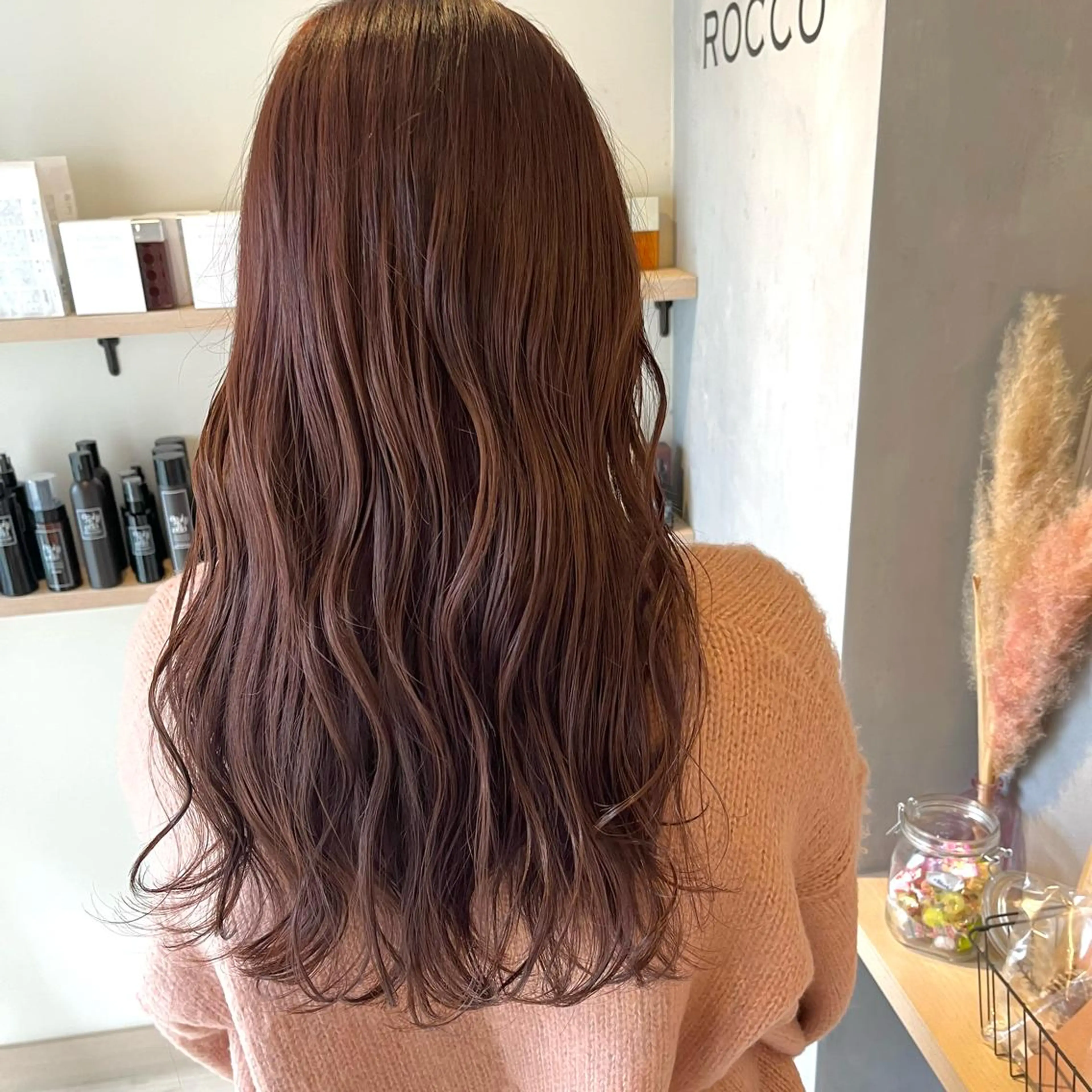 ロング カラー ブラウンカラー ピンクカラー ピンクブラウン mai ROCCOのヘアスタイル