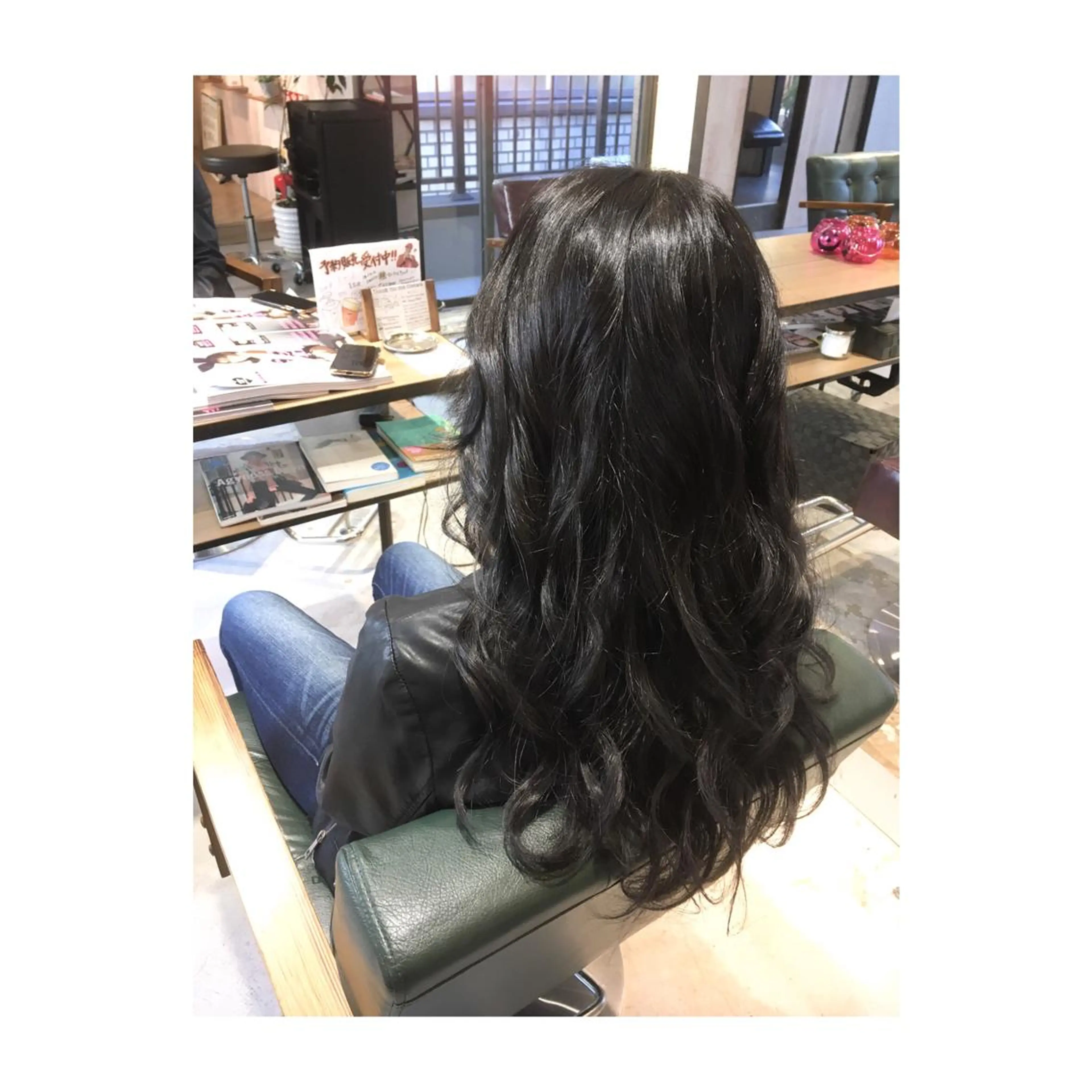 ロング カラー アッシュ ダークアッシュ アオガミ （前髪顔周りカット）のヘアスタイル