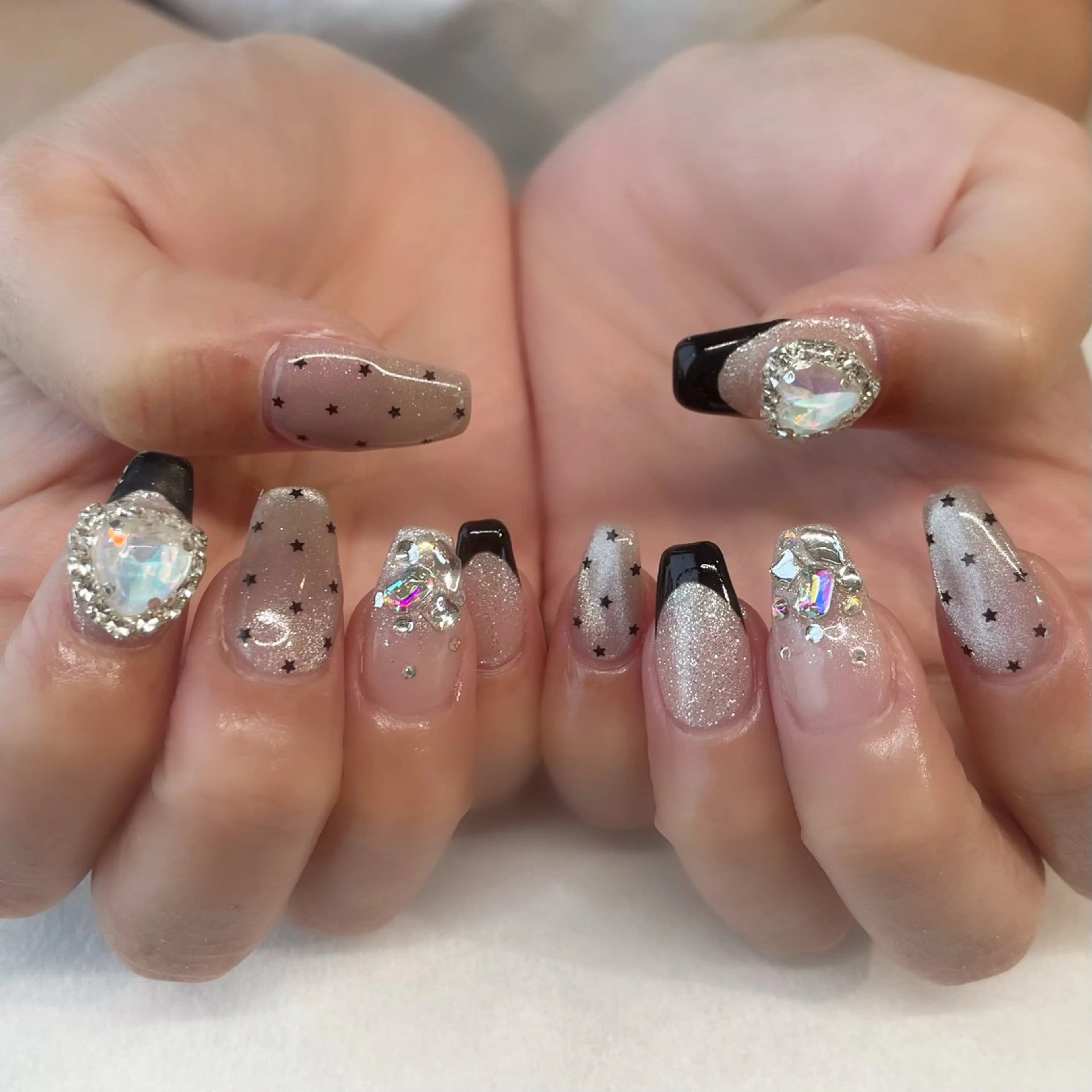 ネイル ハンドネイル 🌈🐰 saki. m 🐰🌈のネイルデザイン
