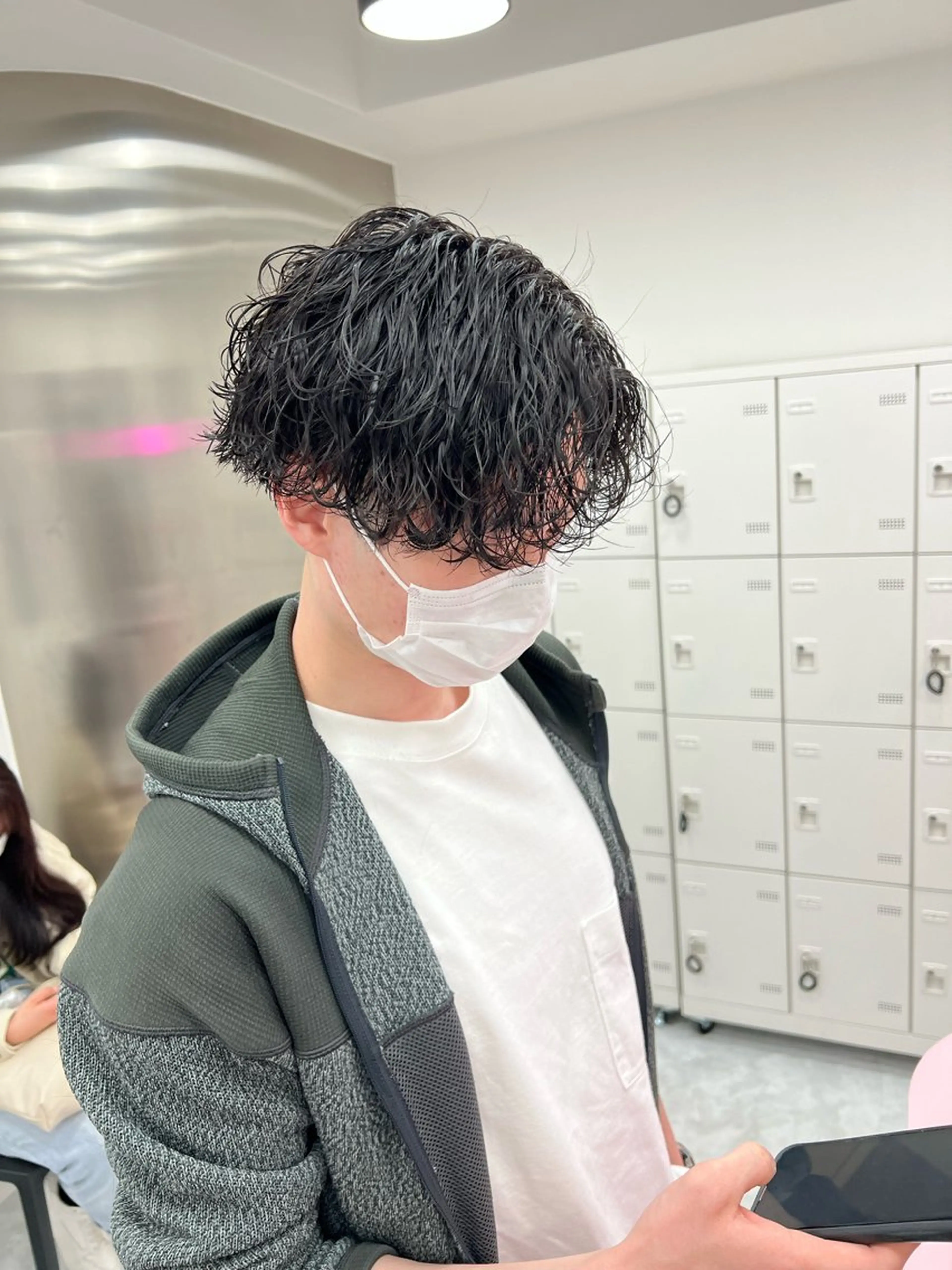 ミディアム パーマ メンズ ミディアムパーマ センターパート メンズ韓国風 韓国マッシュ マッシュウルフ カット パーマ トリートメント ヘッドスパ ヘアセット ✨メンズウルフ特化 美容師タイガ✨のヘアスタイル