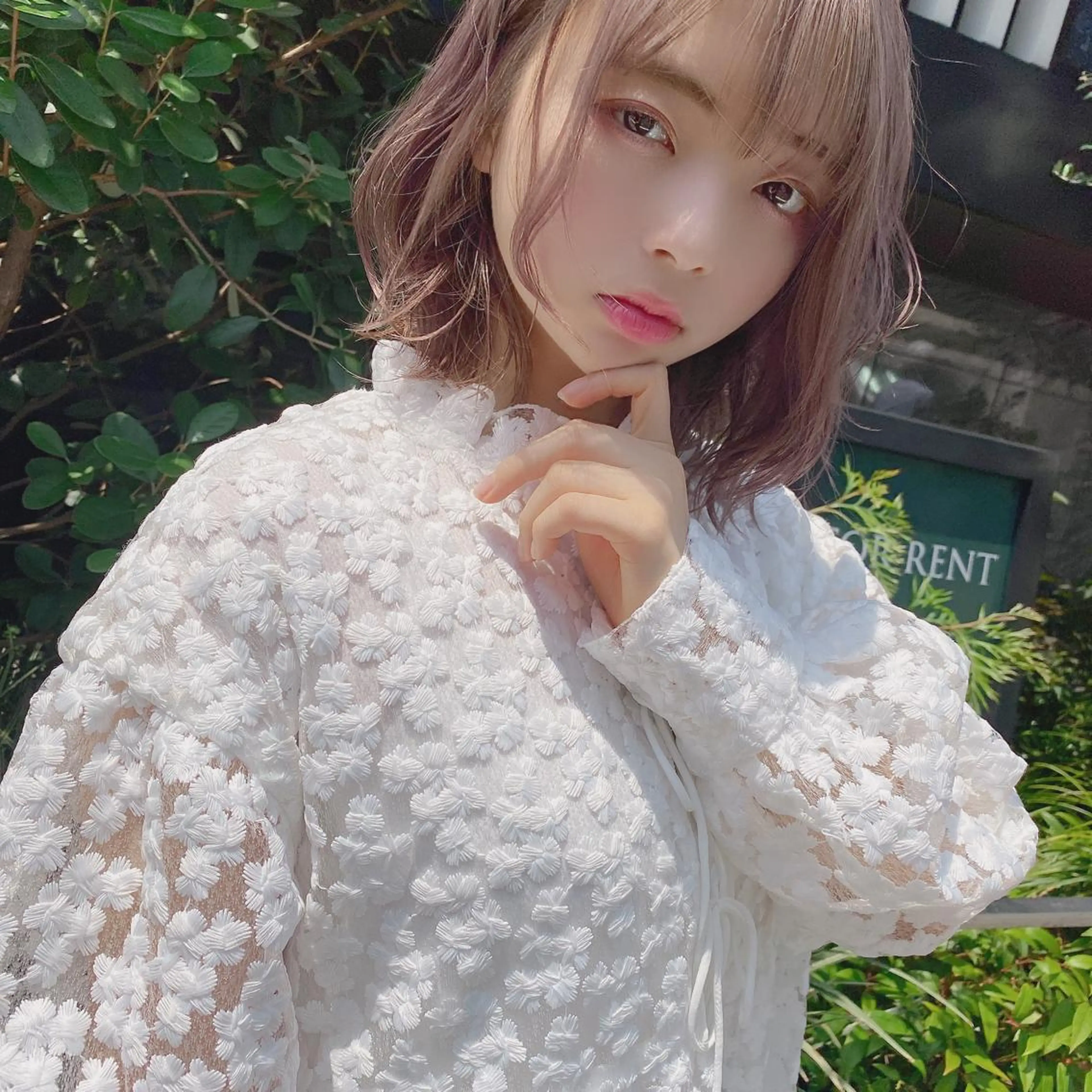 ショート カラー ヘアアレンジ ベージュカラー ブリーチ グレージュ ハイライトカラー ミルクティーベージュ 外苑前NO.1艶髪 透明感カラーのヘアスタイル