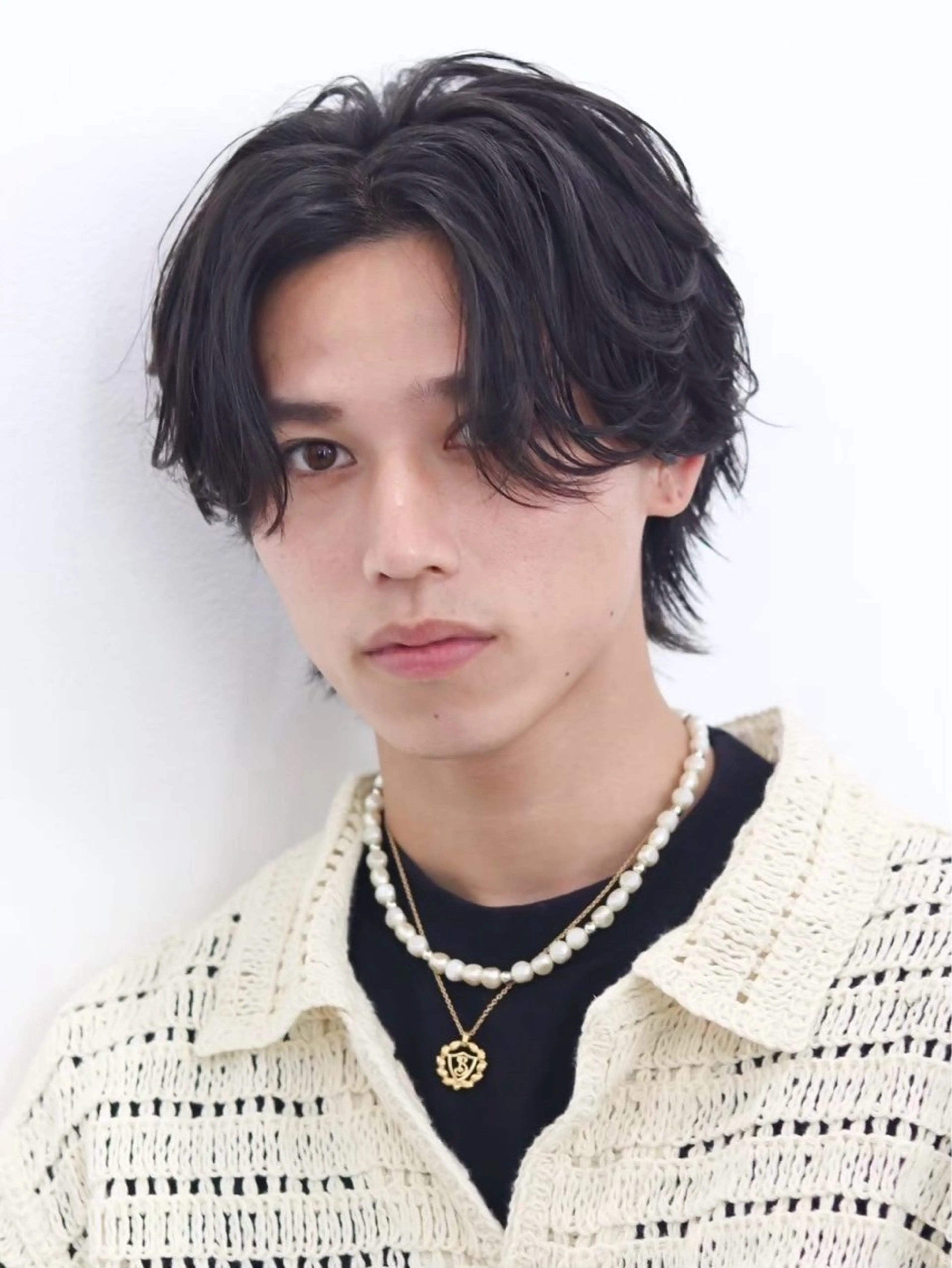メンズ 西口徒歩20秒　寒色 カラーミディアムヘアのヘアスタイル