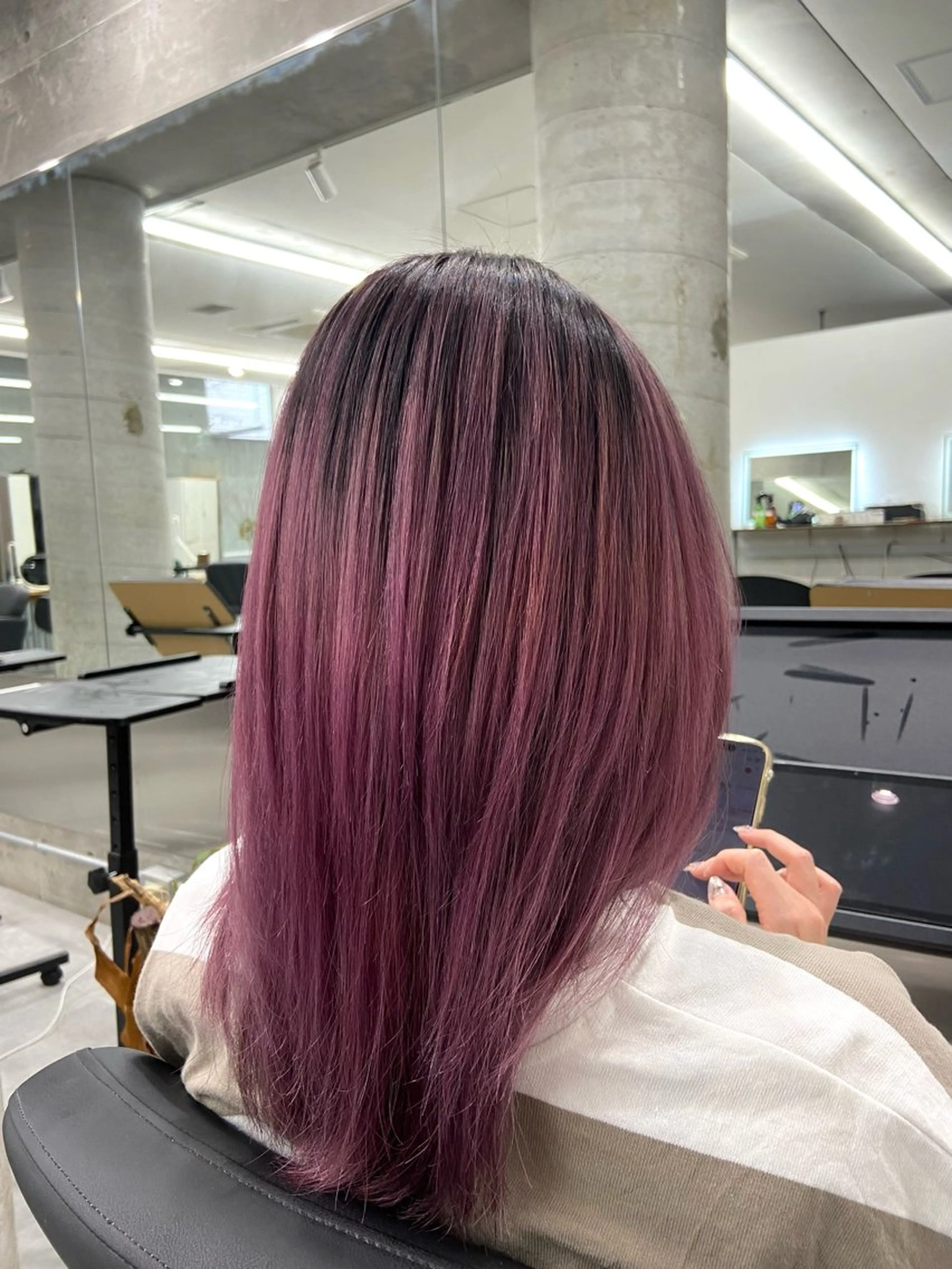 セミロング カラー バレイヤージュ ピンクカラー パープルカラー レイヤーカット ヘアカラー Kotoko🖤/海 外/バレイヤージュのヘアスタイル