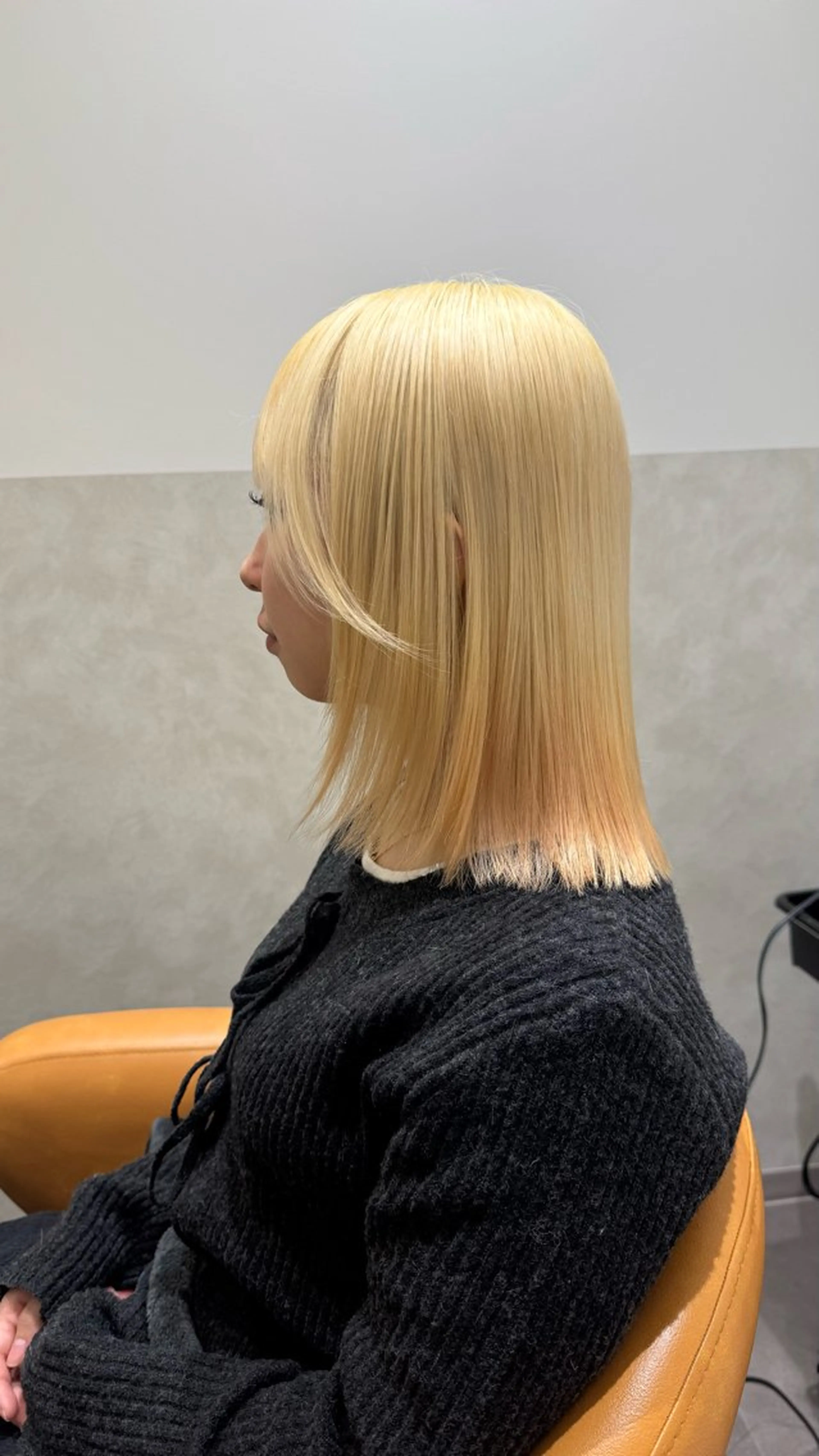 セミロング カラー バレイヤージュ ミストバング ベージュカラー ブリーチ 抜きっぱなしブロンド カット ヘアカラー トリートメント SALOWIN札幌大通り所属・札幌ハイトーン/ ブリーチカラー/ドイのヘアスタイル