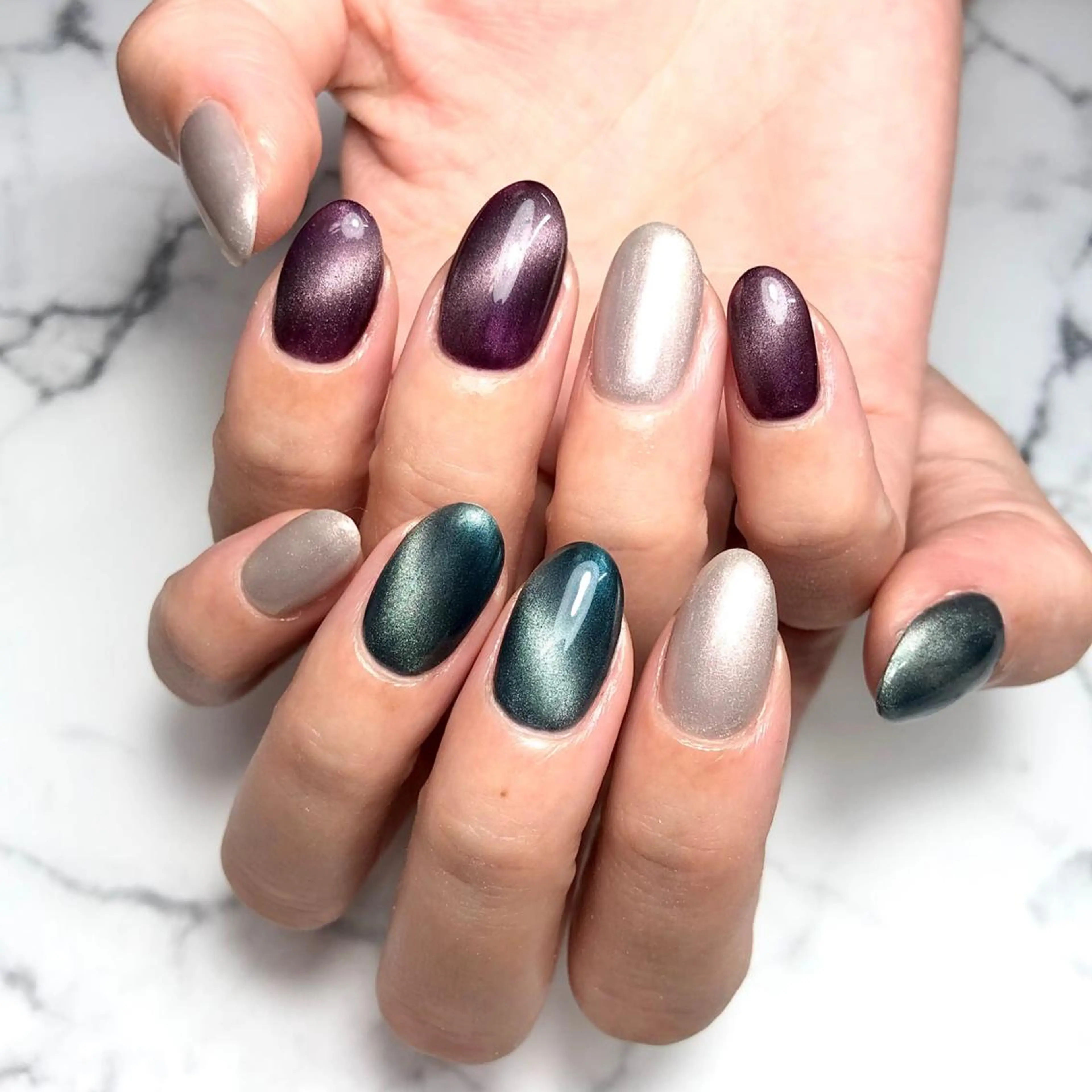 ネイル グリーン マグネットネイル 持ち込み ワンカラーネイル パープル ハンドネイル NAIL NOWのネイルデザイン