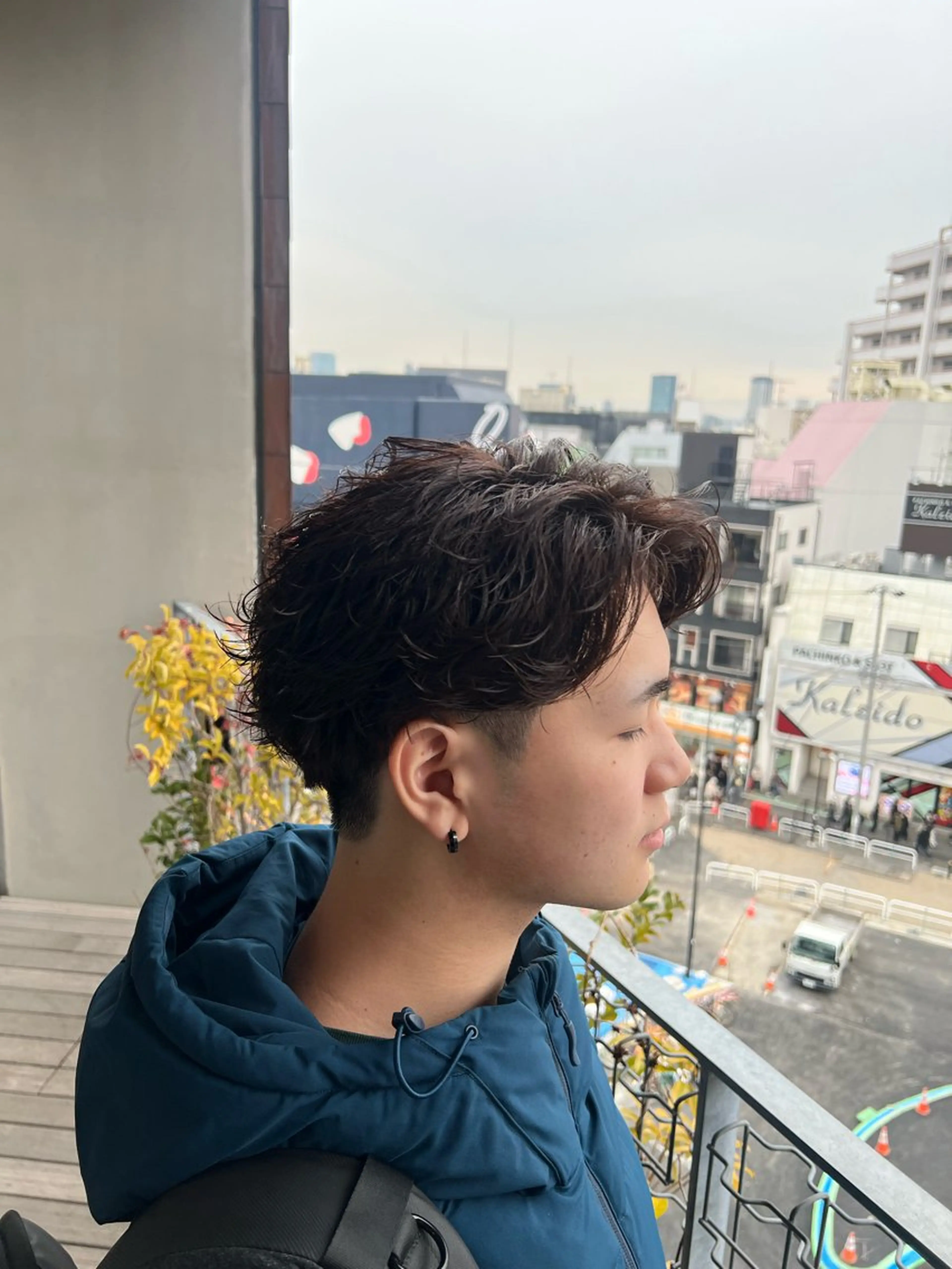 パーマ メンズ カット パーマ トリートメント ダブルカラー寒色系 ボリューム改善ハヤトのヘアスタイル