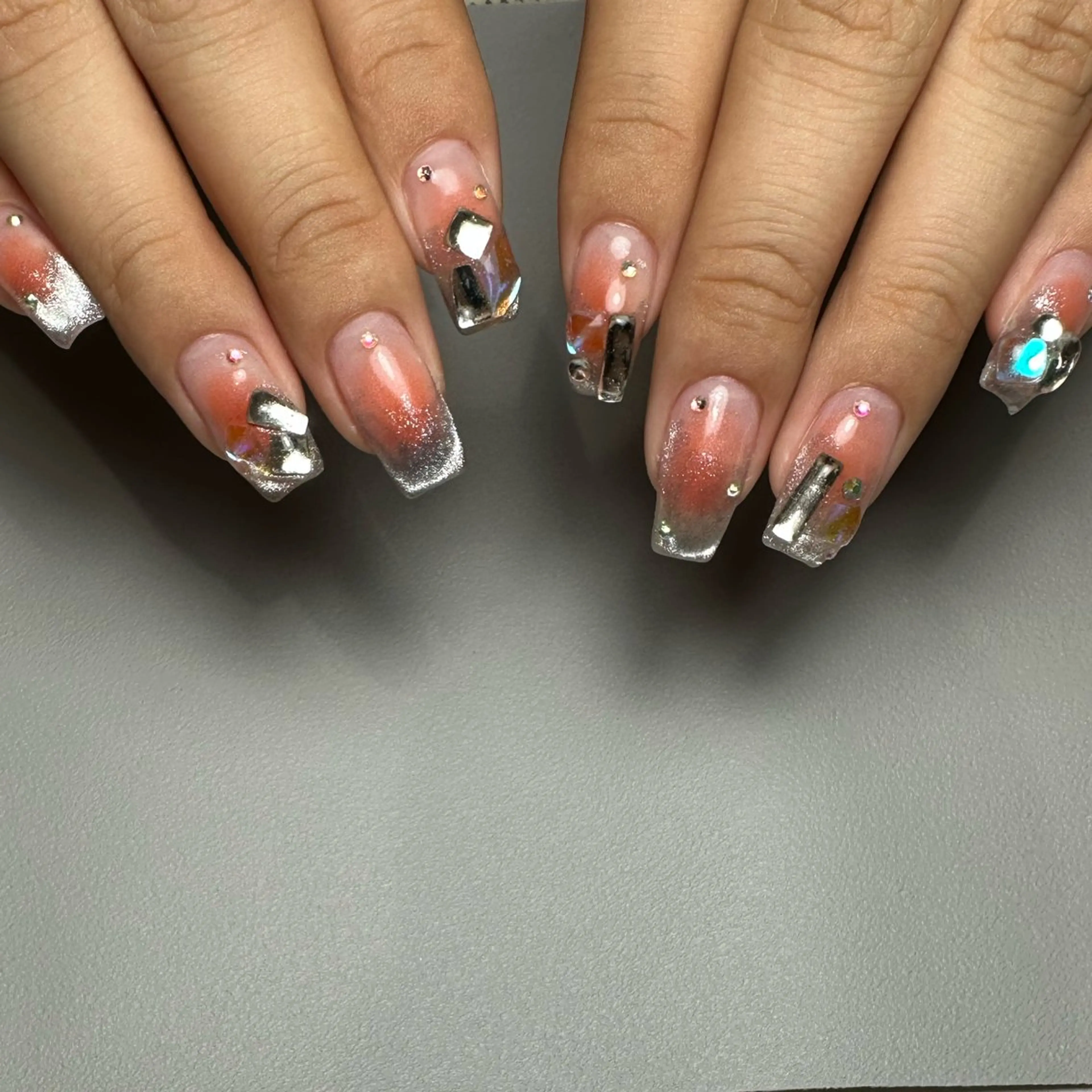 ネイル ou's nail salon所属・小林 桜のネイルデザイン