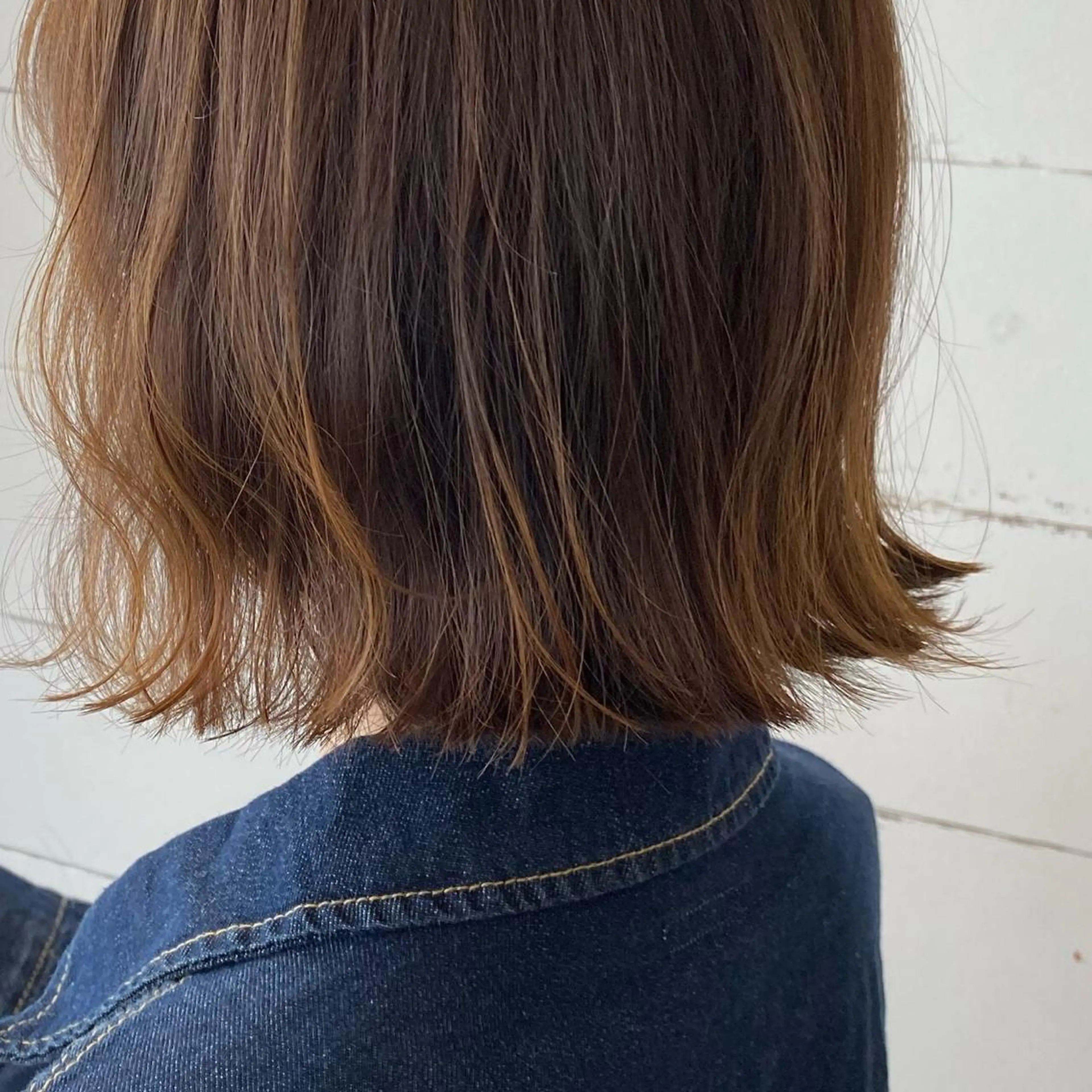 ミディアム カラー esse大阪茶屋町店所属・レイヤーカット 新井田陽寿のヘアスタイル