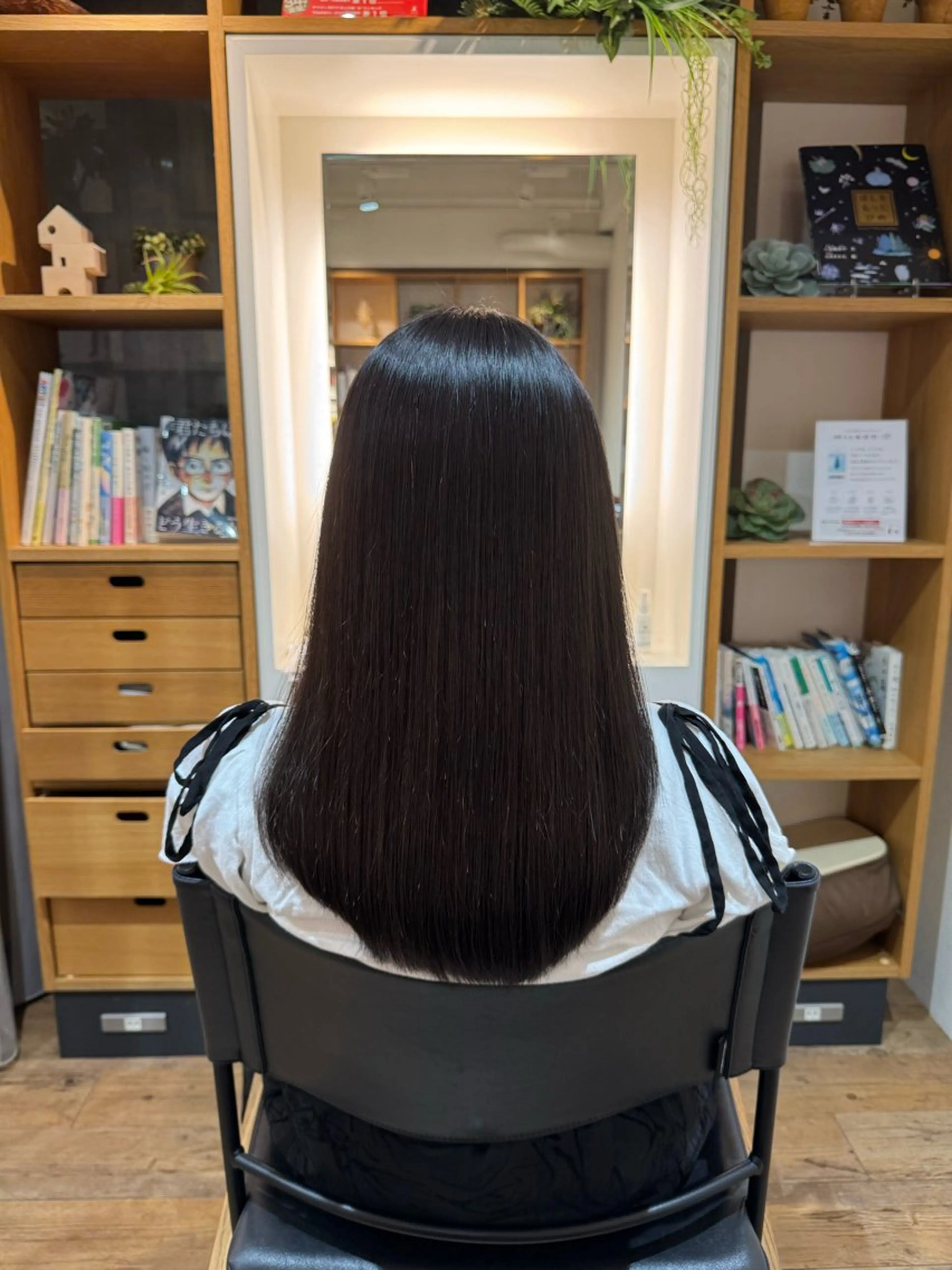 セミロング カット 縮毛矯正 トリートメント afloatkobe所属・美髪/髪質改善 川口凌弥のヘアスタイル