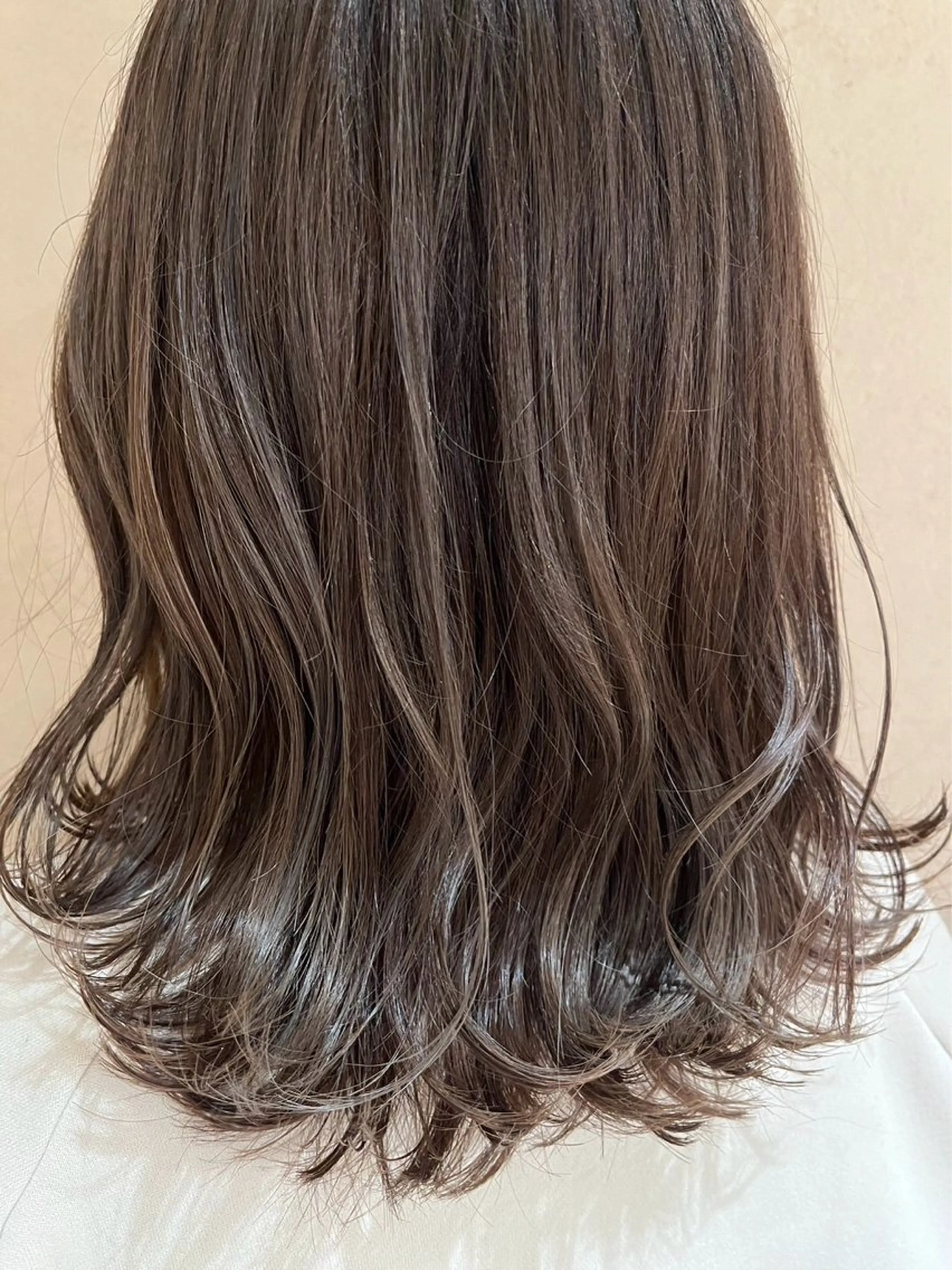 ミディアム カラー ヘアアレンジ 透明感カラー ハイライトカラー ハイライト 飯島 美海のヘアスタイル