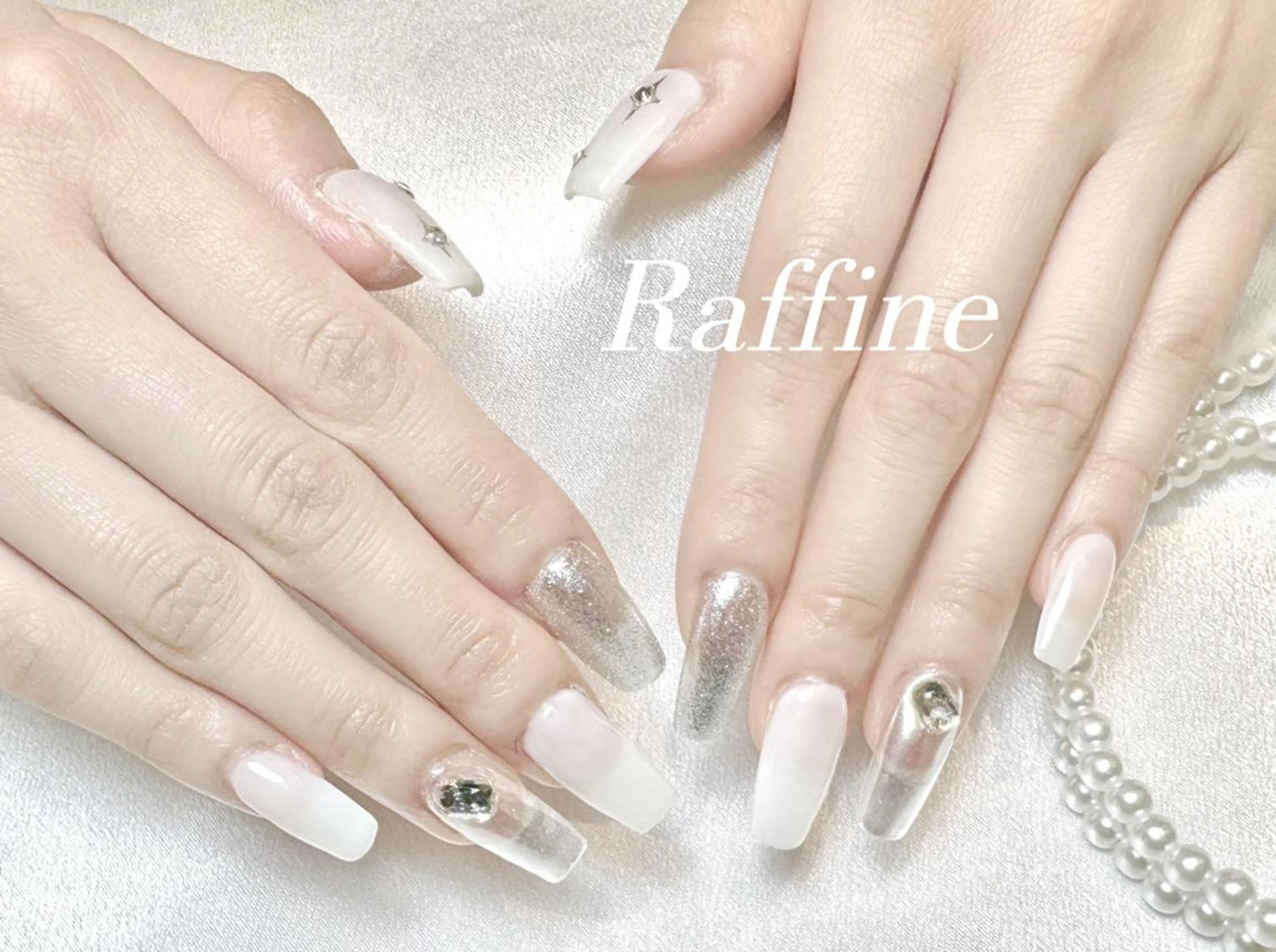 ネイル RAFFINE 月🦋🩵のネイルデザイン