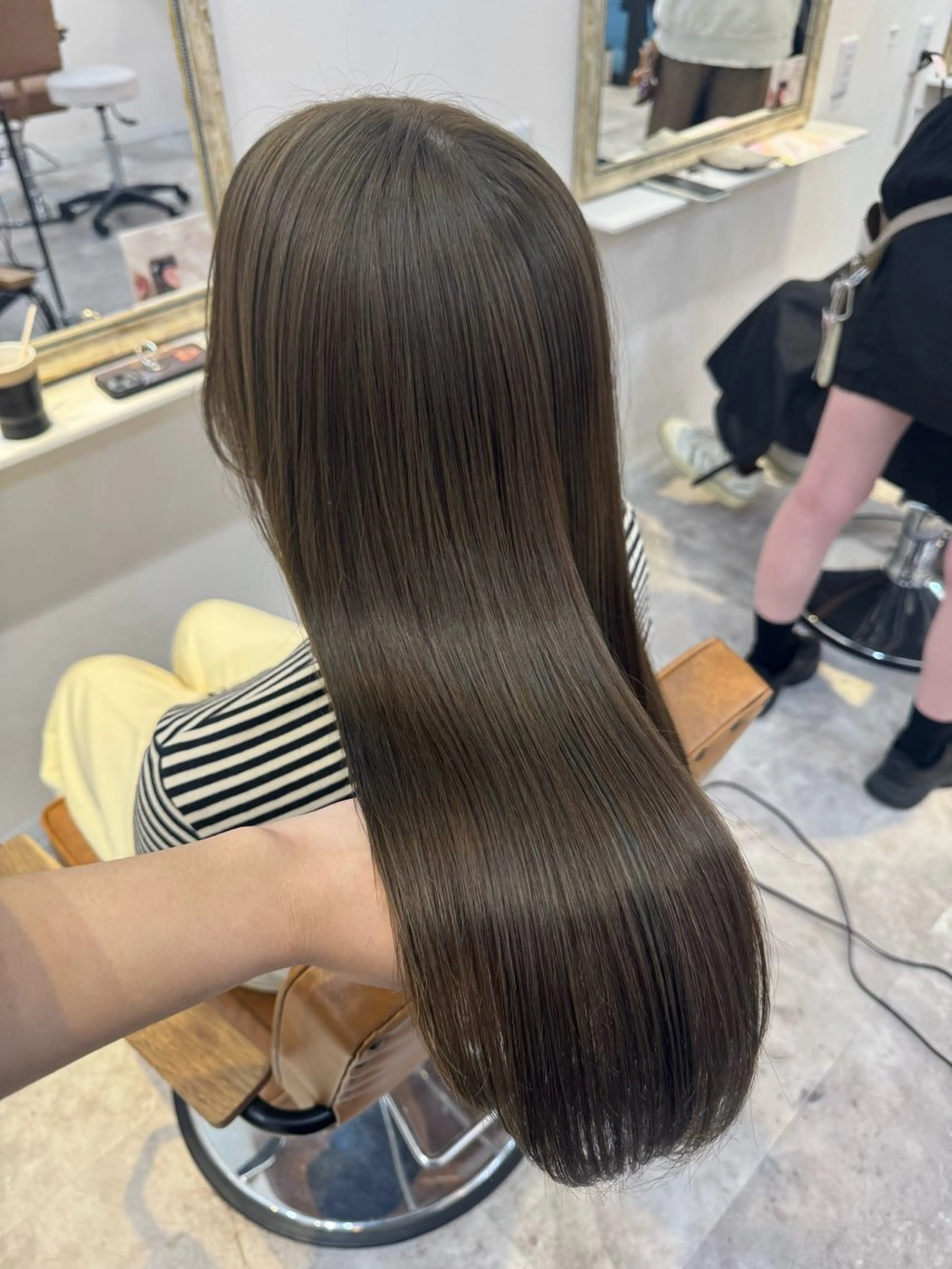 ロング カラー アッシュ アッシュブラウン ベージュカラー 黒髪 ブリーチ カット ヘアカラー トリートメント 赤み無し柔らかカラー 【梅田】madokaのヘアスタイル