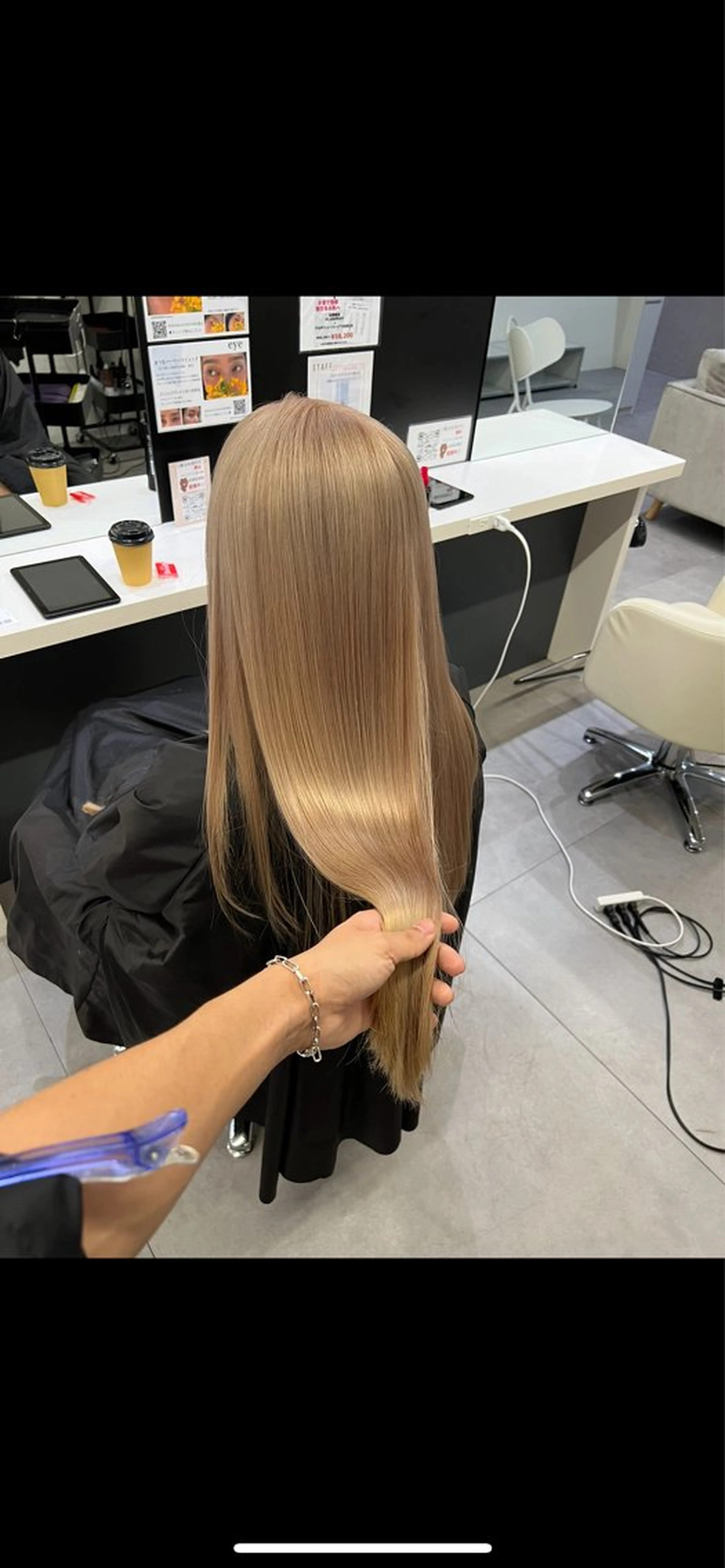 ロング カラー ベージュカラー ハイトーンカラー ハイトーンベージュ ロング knowhow京都所属・三宅 昌太のヘアスタイル