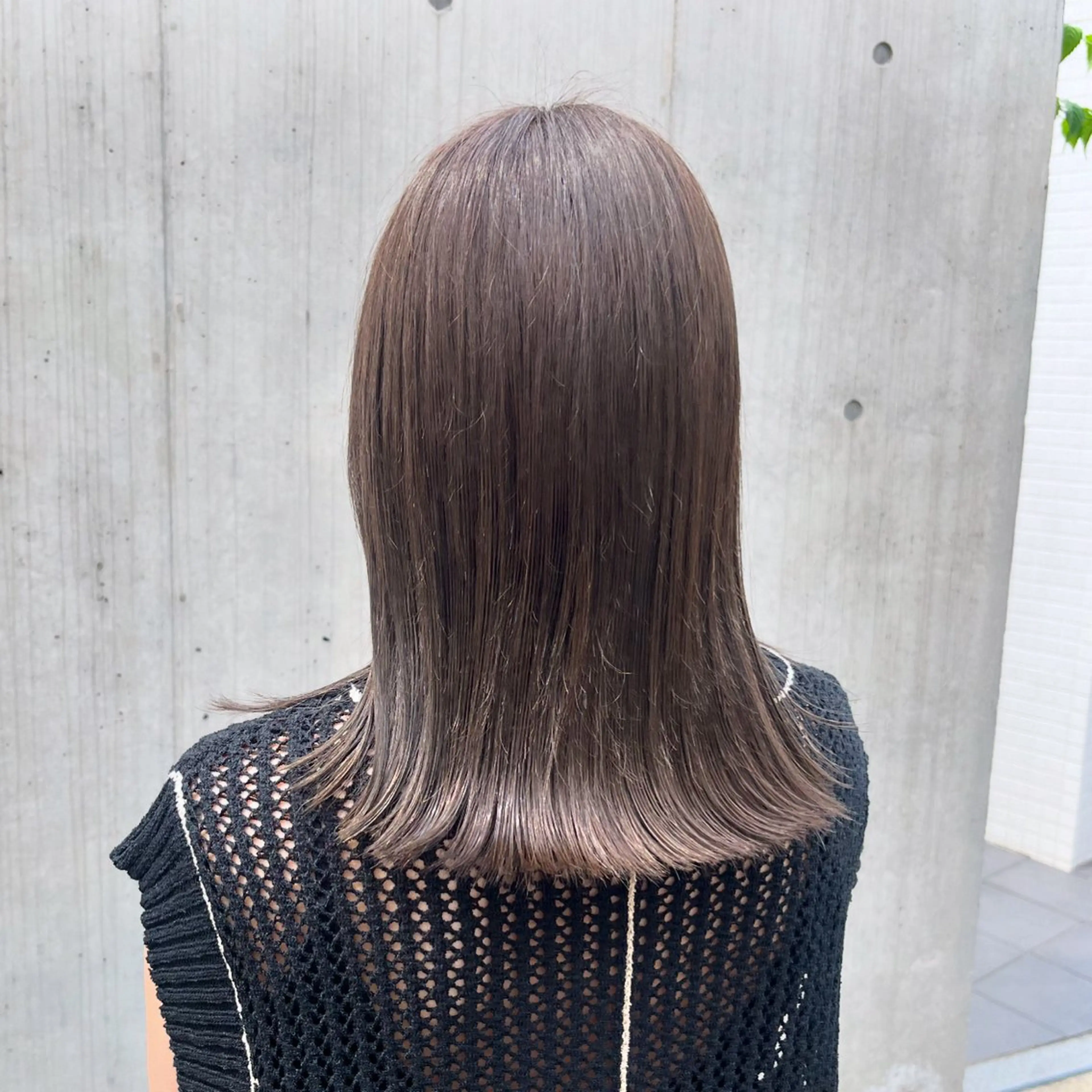 ミディアム カラー ベージュカラー ブラウンカラー ブラウンベージュ 透明感カラー オリーブベージュ ヘアカラー トリートメント ヘッドスパ ヘアセット カジュアルを女っぽく 𝗮𝘆𝗮𝗰𝗼のヘアスタイル