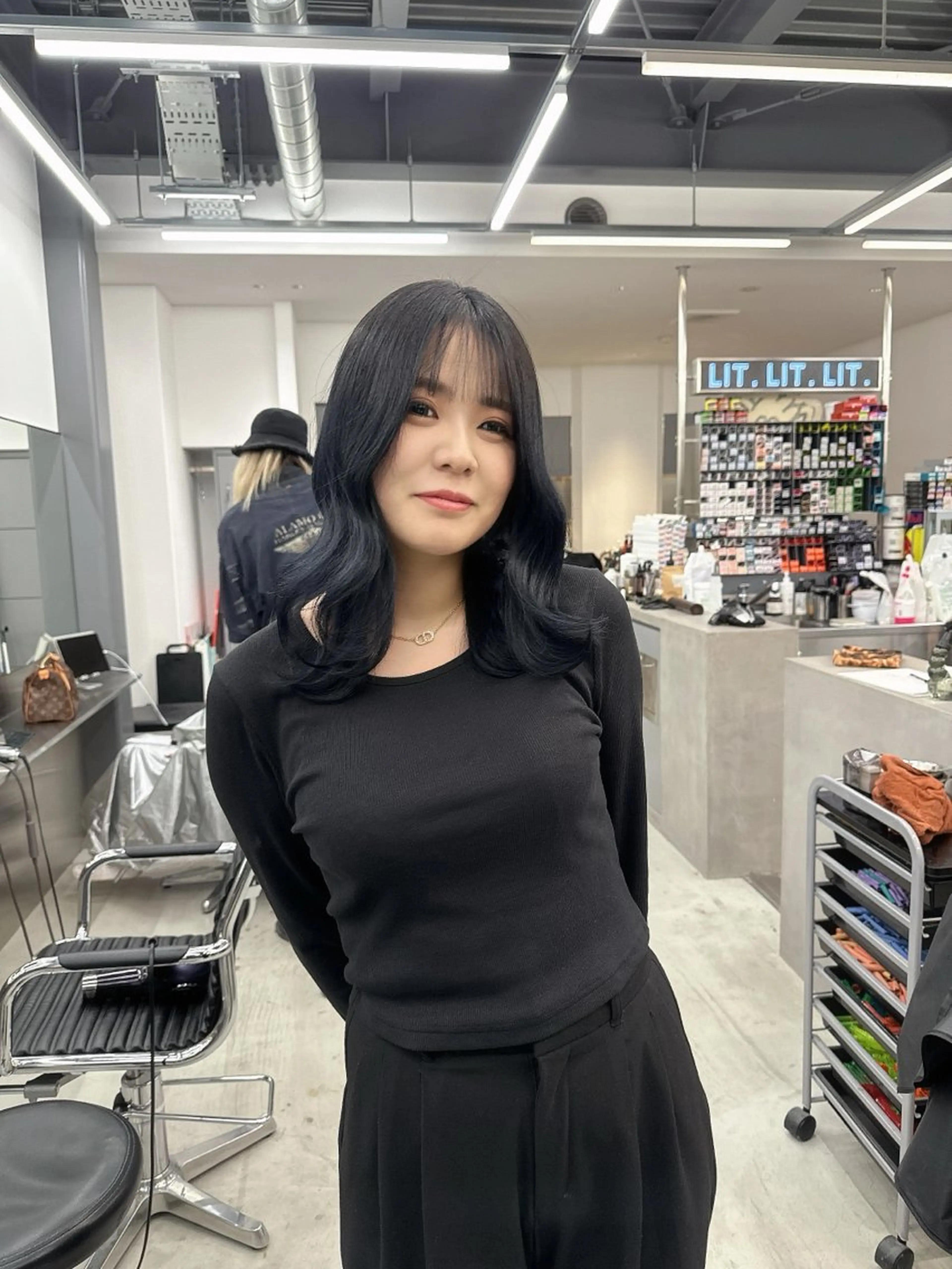 カラー 黒髪 ブルーカラー ブルーブラック ヘアカラー レイヤーカット🎀 モデル施術◎吉村麻佳のヘアスタイル