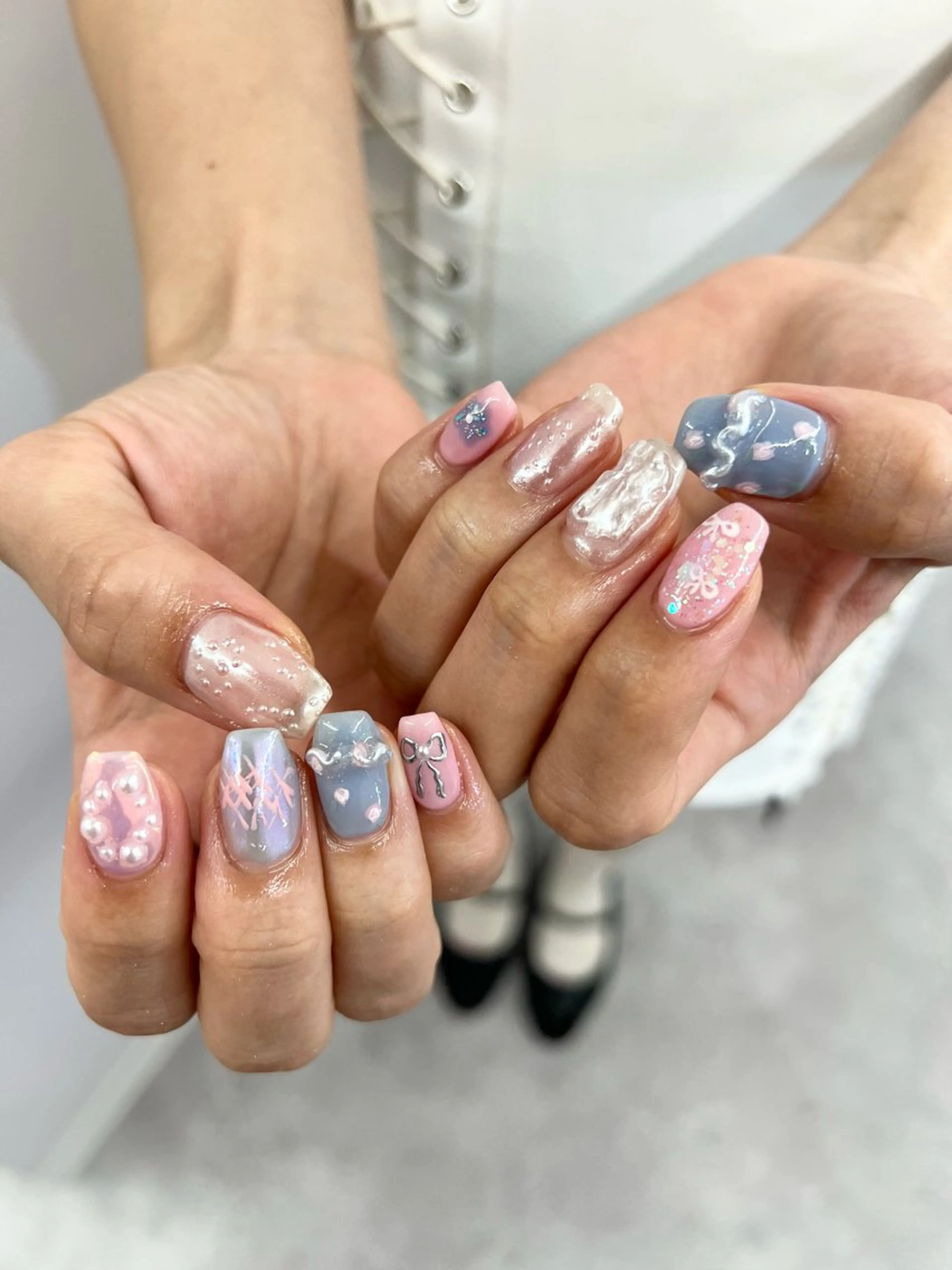 ネイル ブルー ジェルネイル 韓国ネイル マグネットネイル ニュアンスネイル ハンドネイル ハンドケア Bana_ Nailのネイルデザイン