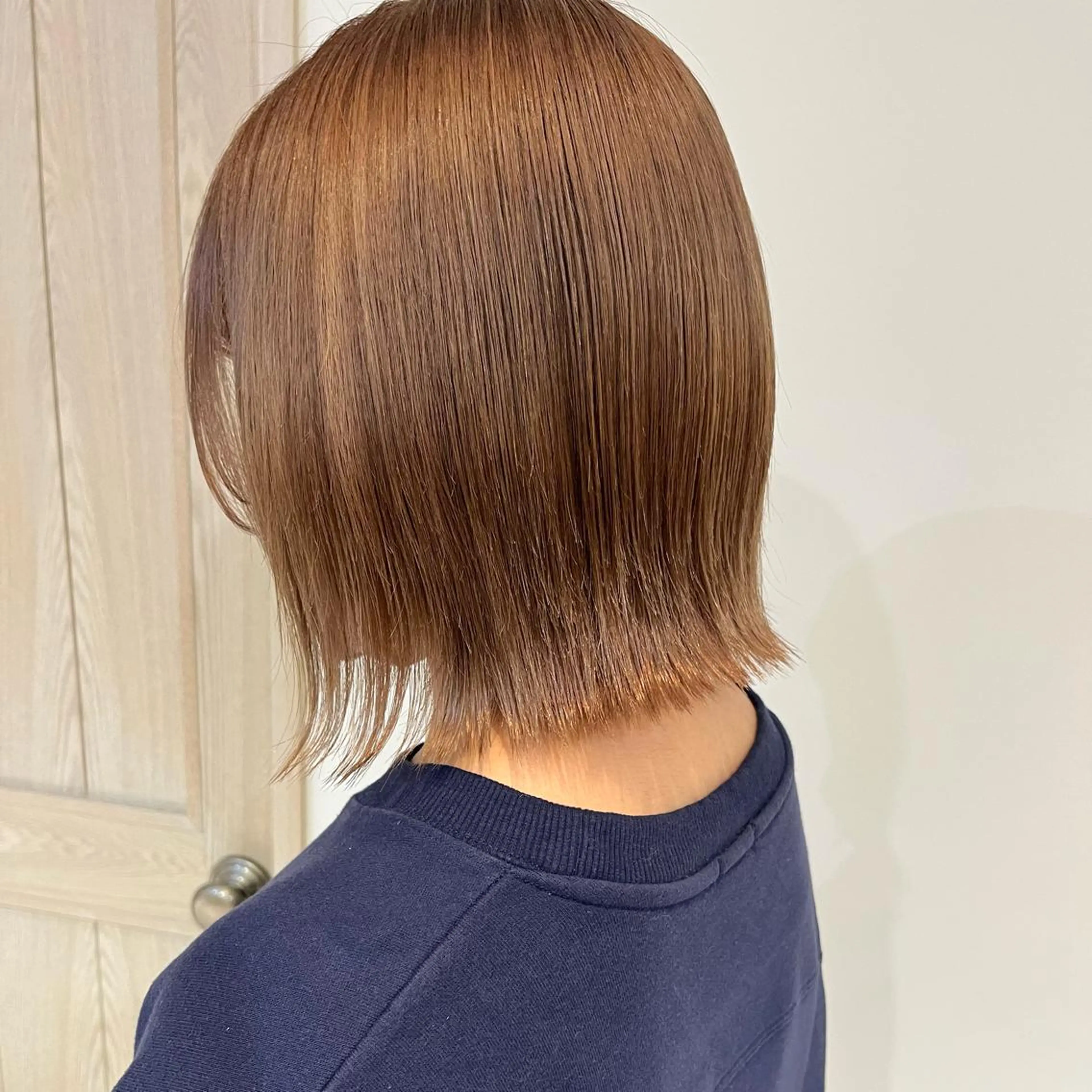 ショート カラー ベージュカラー ブリーチ ヘアカラー mai ROCCOのヘアスタイル