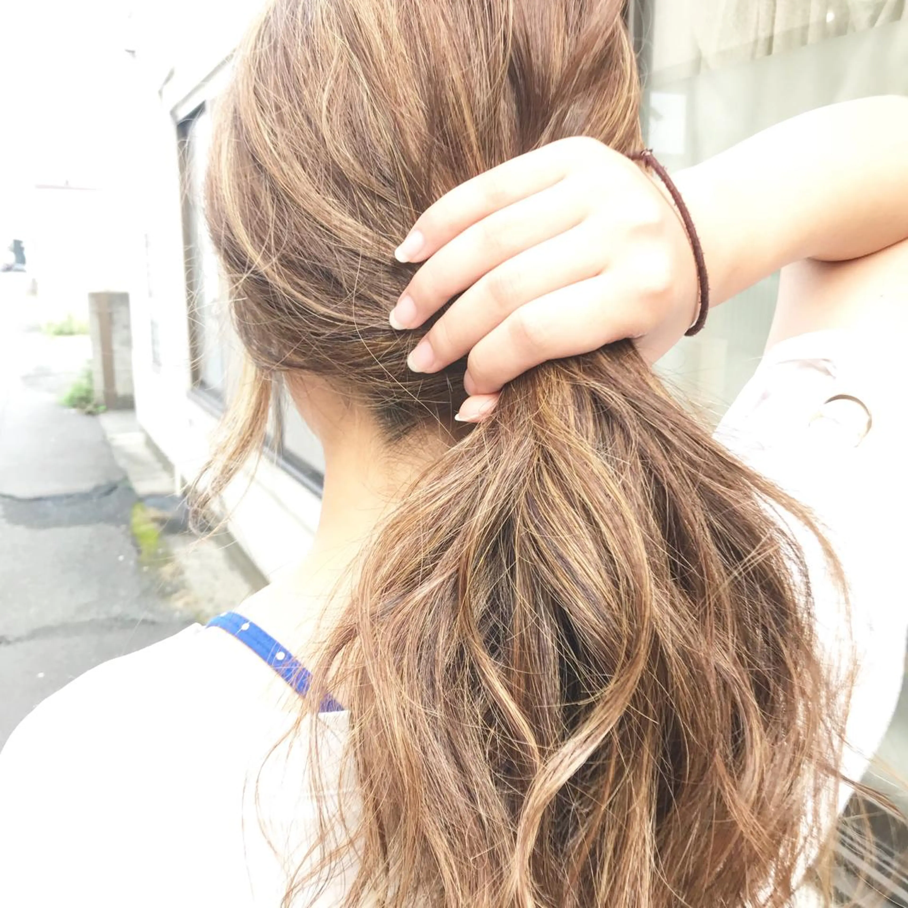 ミディアム お団子ヘア 切りっぱなしボブ ボブ ハイライト レイヤーカット Mariana/ 鶴原-ハイライトのヘアスタイル