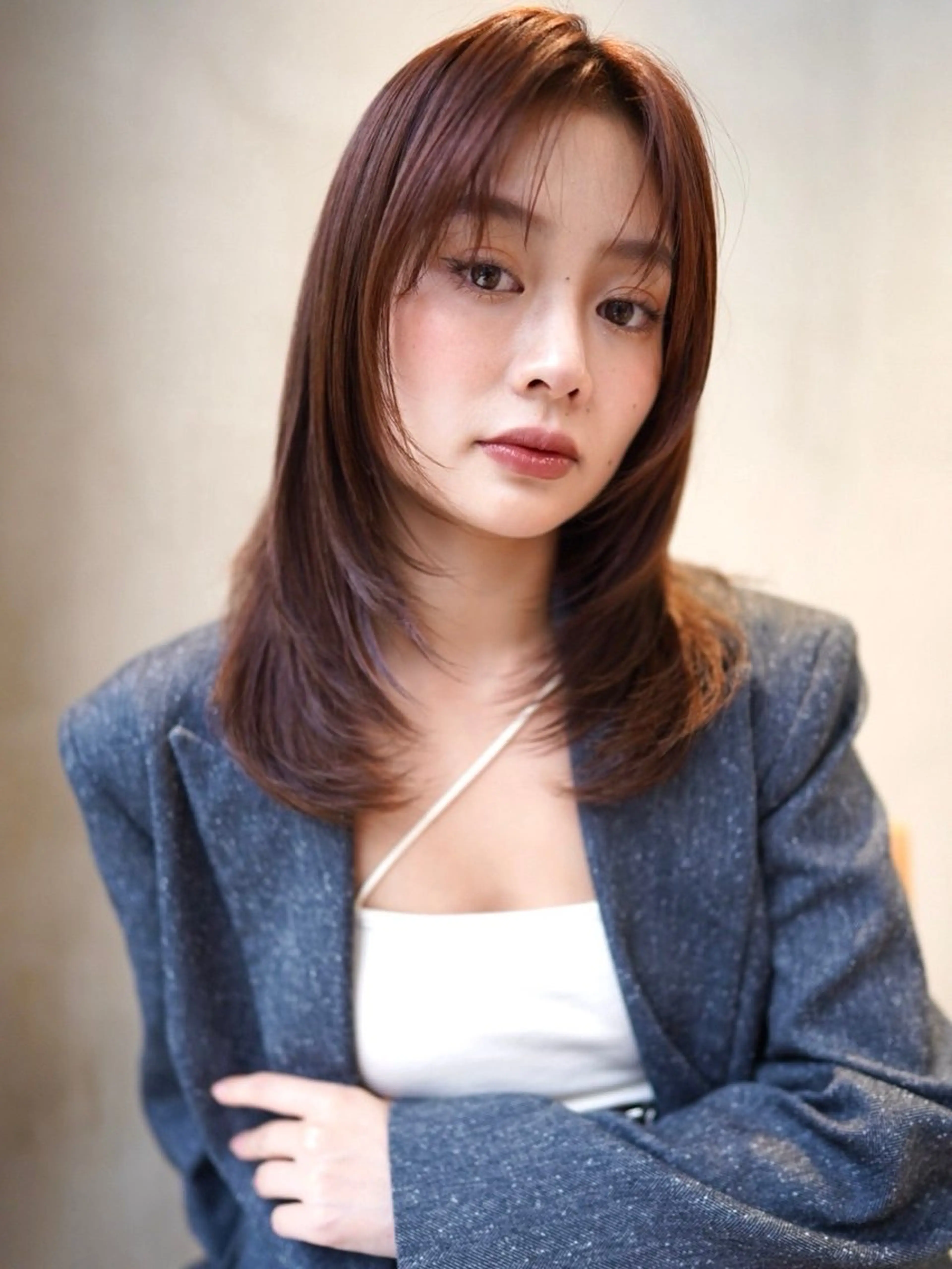 セミロング センターパート /ニュアンスパーマのヘアスタイル