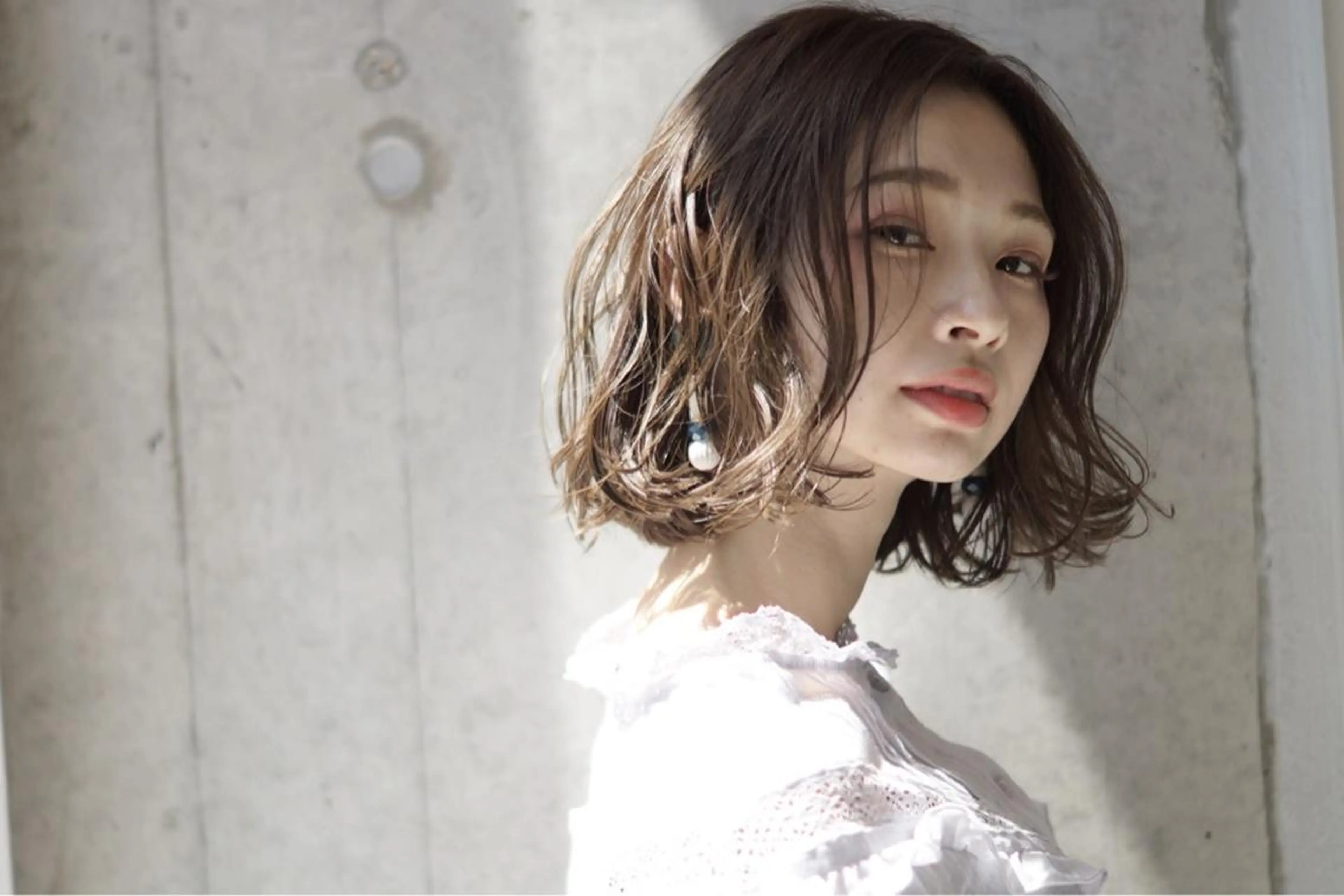 ミディアム アッシュ 外国人風カラー ハイライト 髪質改善 韓国風ヘア カット パーマ トリートメント hoNua. 栄/透明感カラーのヘアスタイル