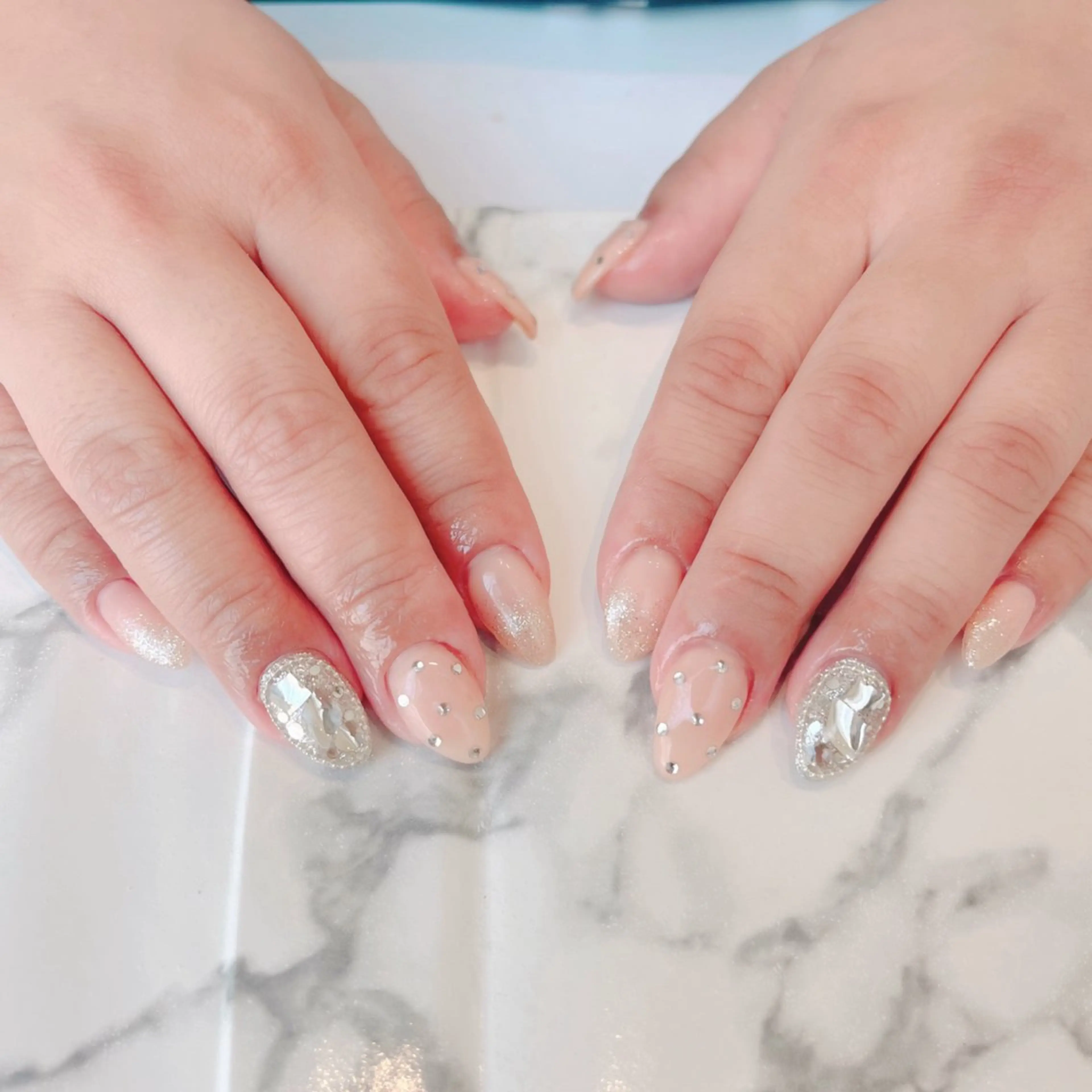 ネイル フットネイル 韓国ネイル ストーンネイル ワンホンネイル ハンドネイル salon. Pualaのネイルデザイン