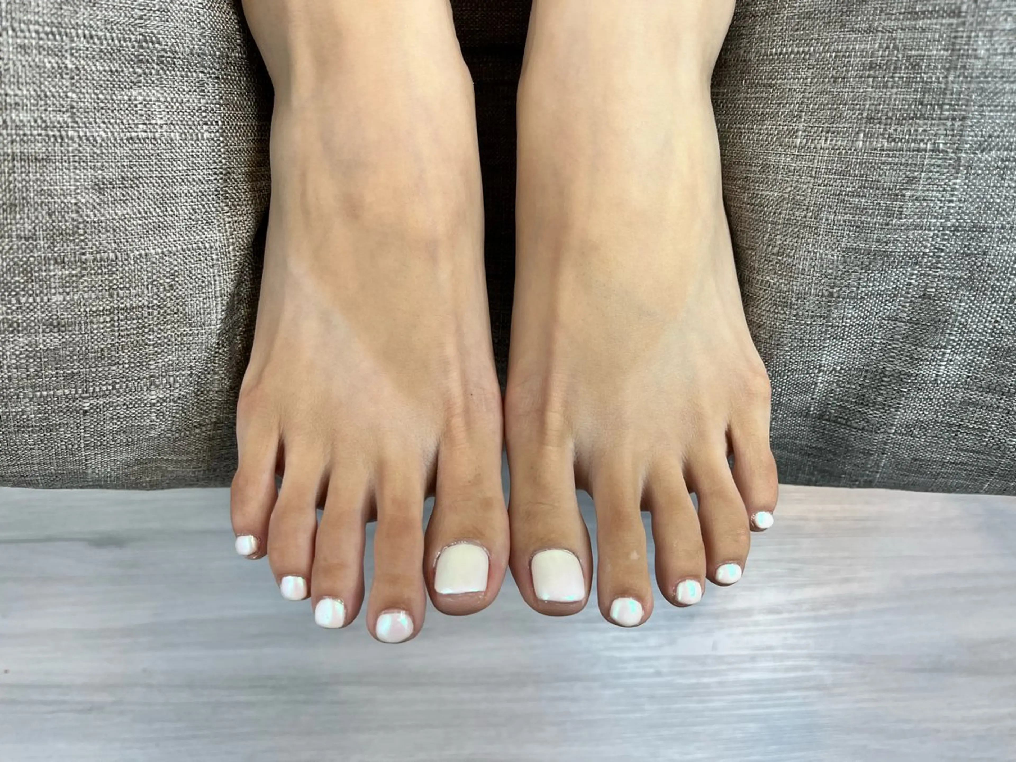 ネイル オーロラネイル フットネイル ワンカラーネイル シンプルネイル 夏ネイル フットネイル N's Nailのネイルデザイン