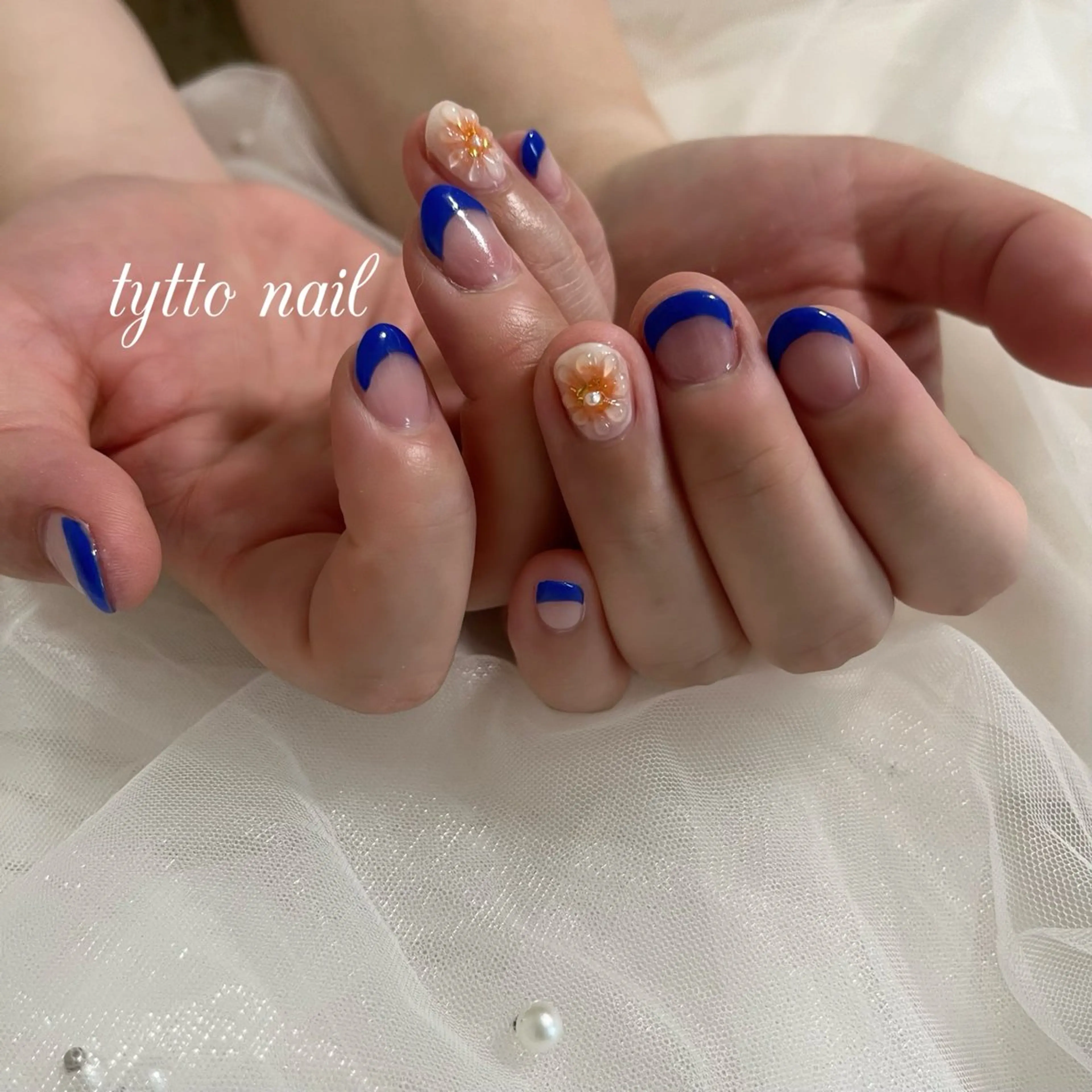 ネイル アートネイル ブルー フラワーネイル フレンチネイル キラキラネイル ハンドネイル tytto nail ❤︎‪‪eri‪‪のネイルデザイン