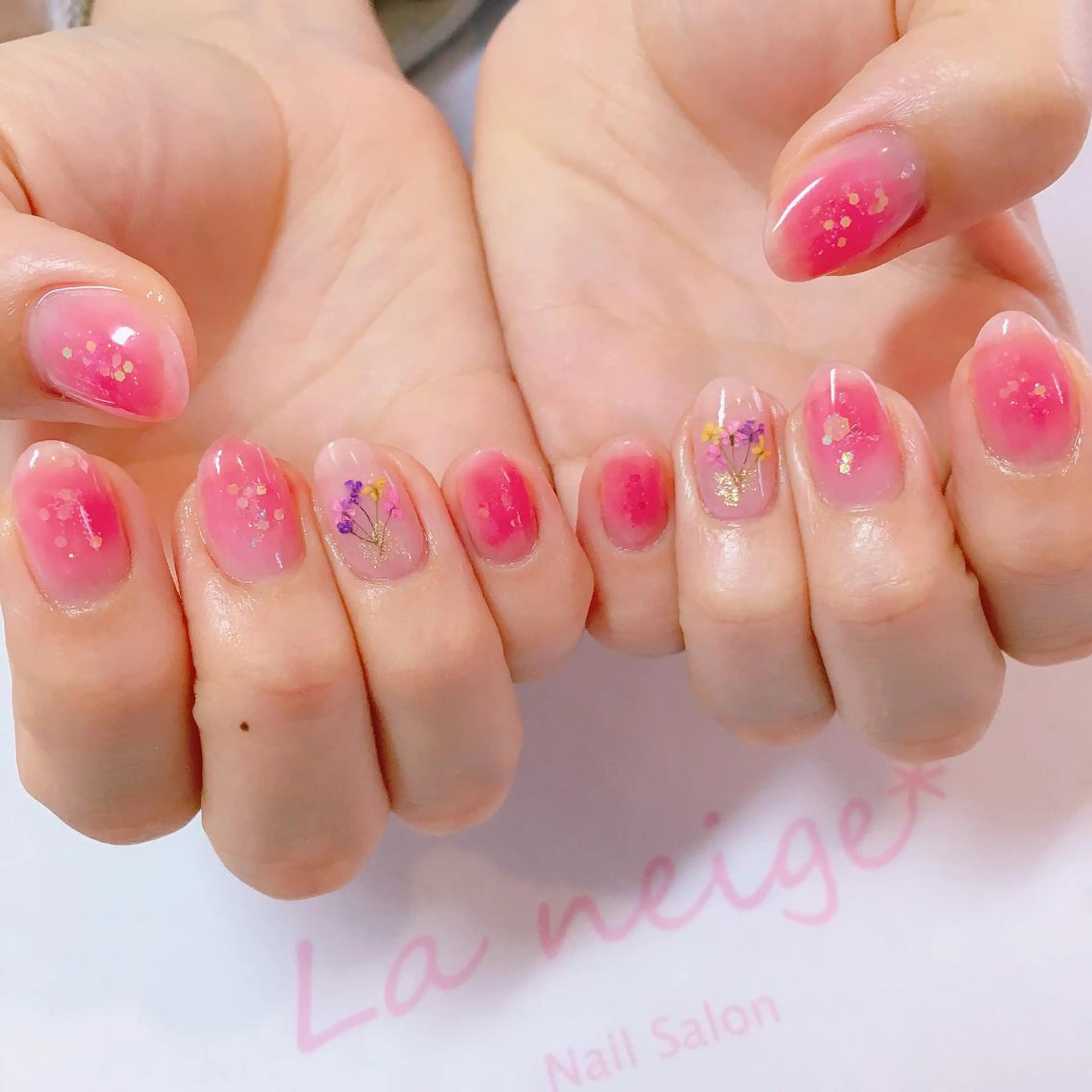 ネイル チークネイル La neige* yuki 🥯🍑のネイルデザイン