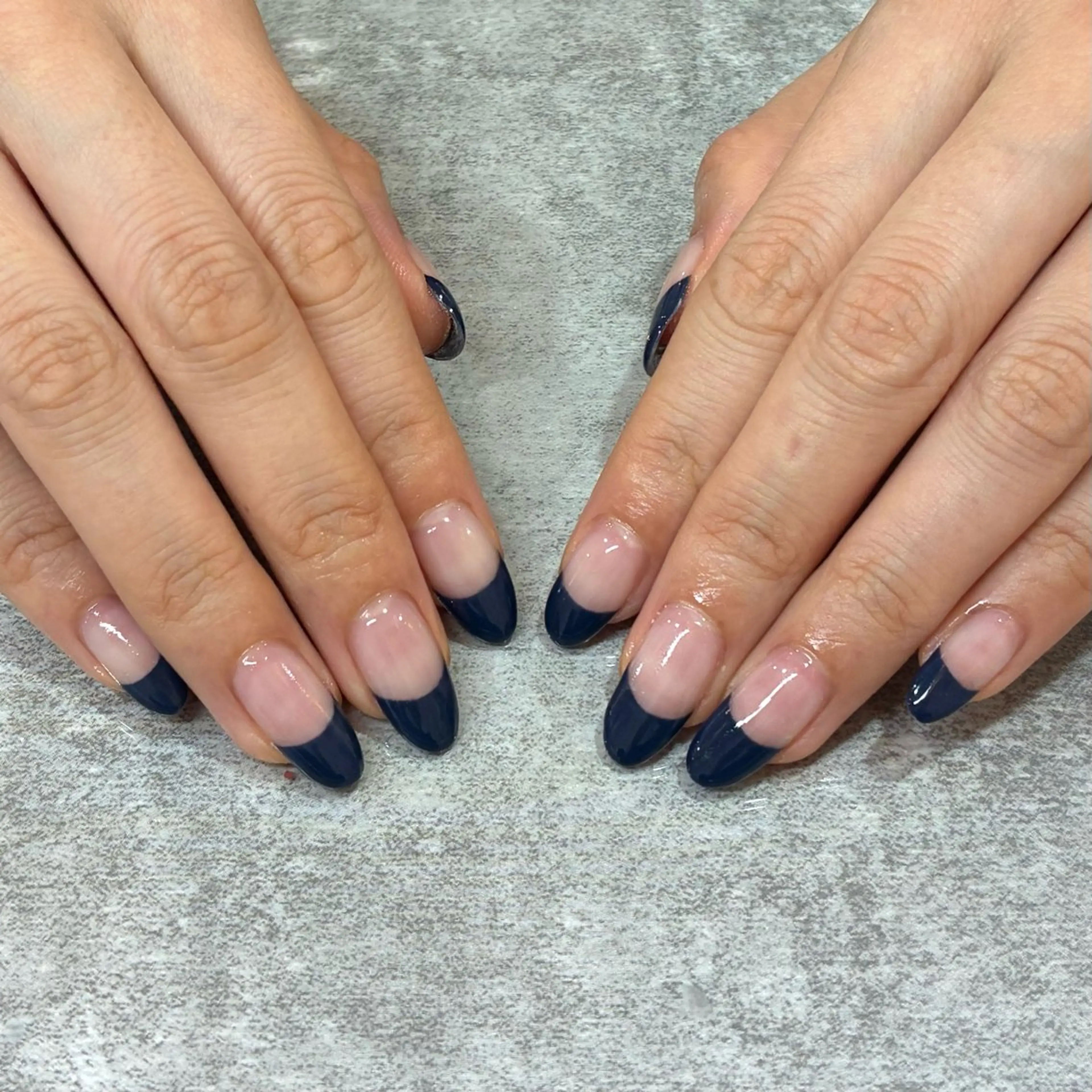 ネイル フレンチネイル ネイビー ハンドネイル tiffin Sanaのネイルデザイン