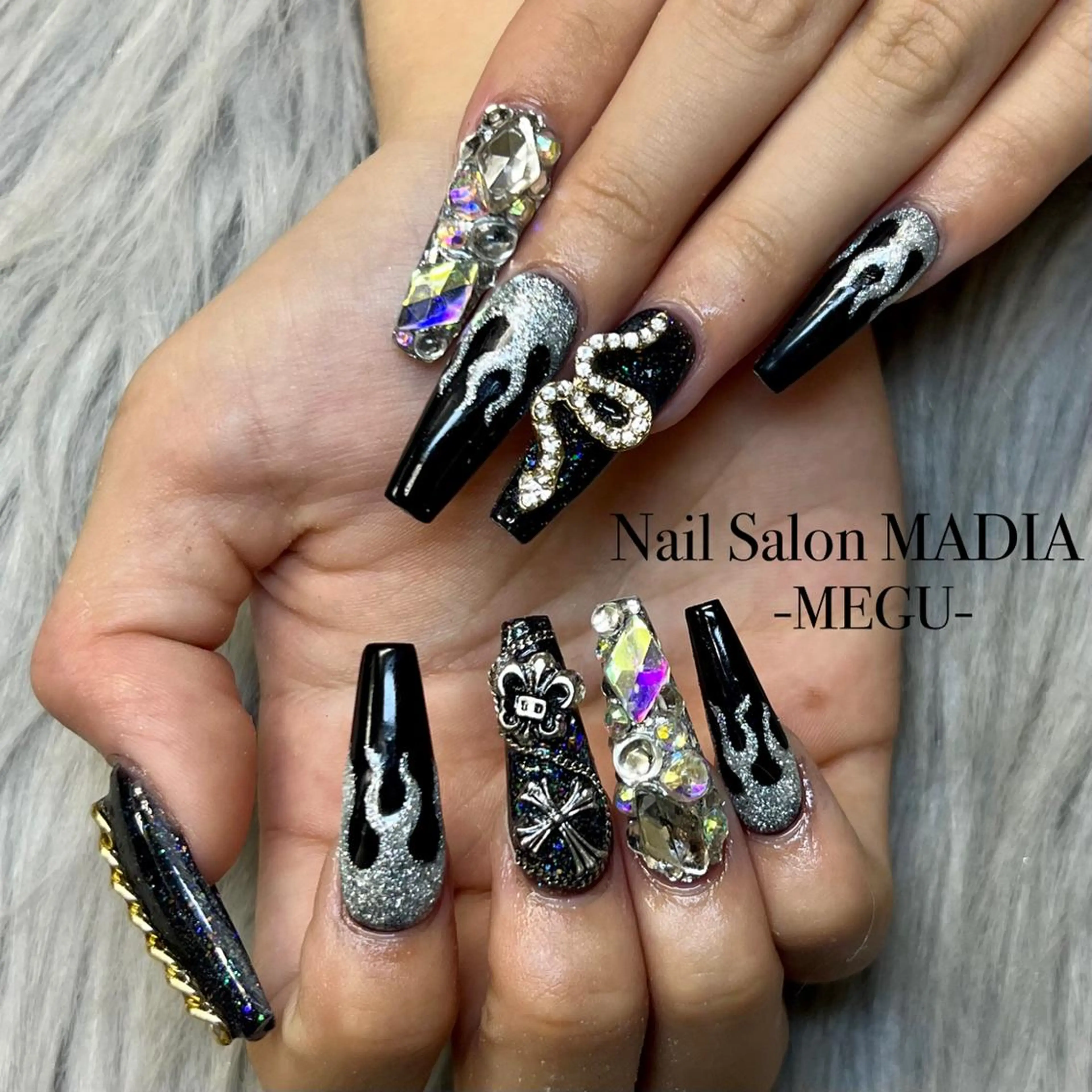 ネイル MADIA藤沢所属・MADIA MEGUのネイルデザイン