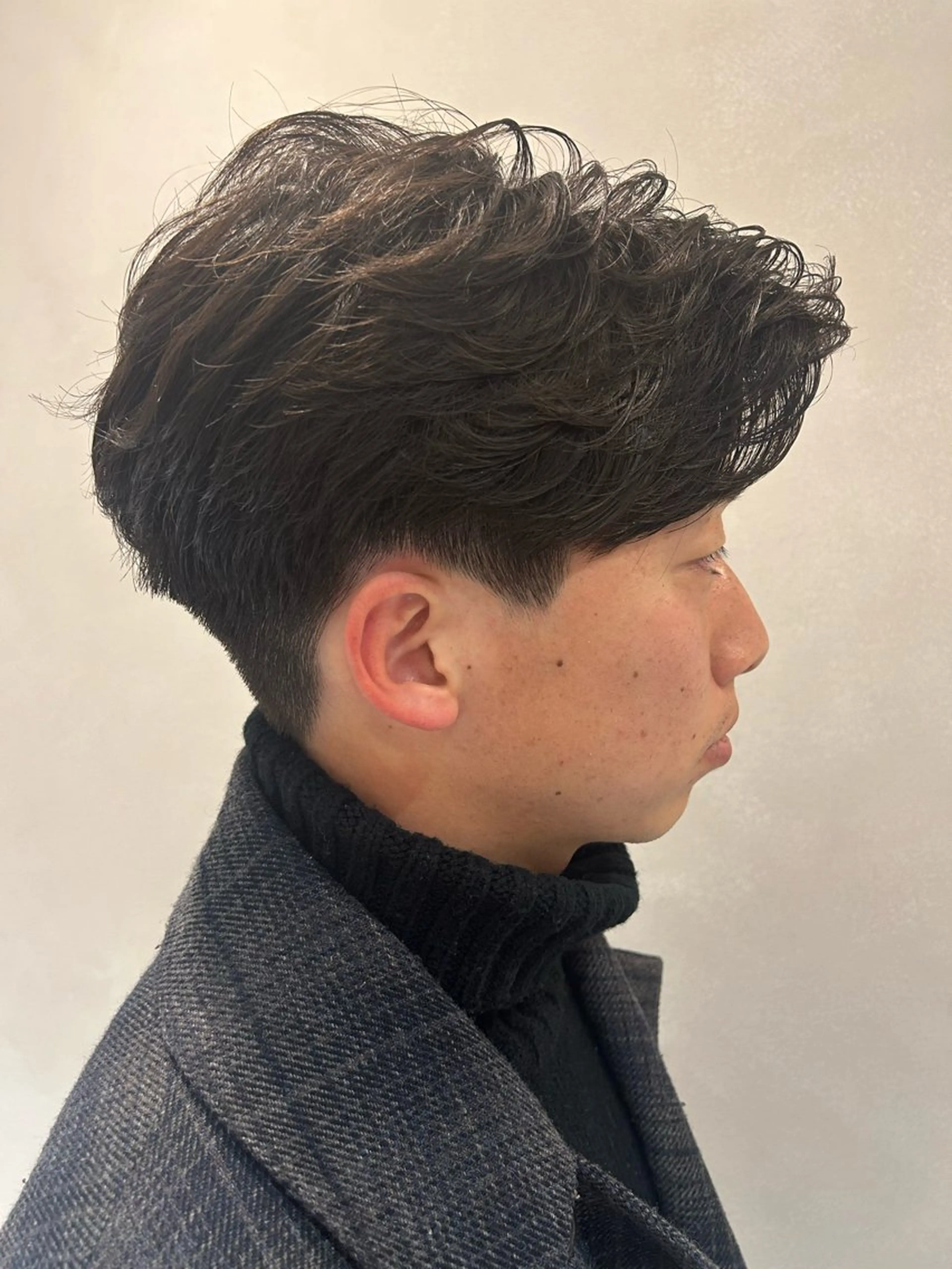 ショート パーマ メンズ センターパート メンズパーマ ニュアンスパーマ カット ヘアカラー パーマ トリートメント ヘッドスパ lmu by if所属・久保 亮太のヘアスタイル