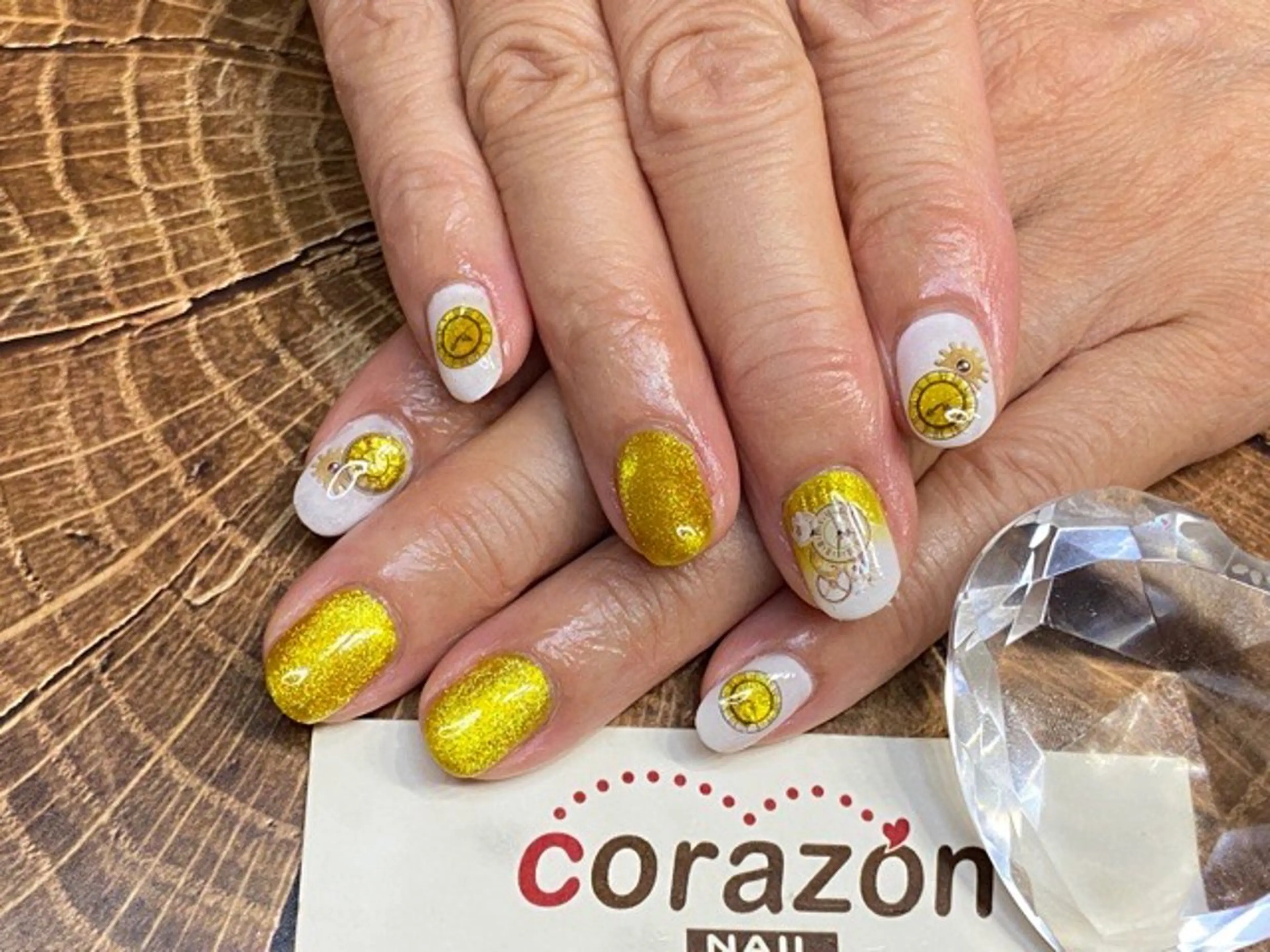ネイル アートネイル ゴールド マグネットネイル ホワイト corazon所属・ネイリスト aicoのネイルデザイン