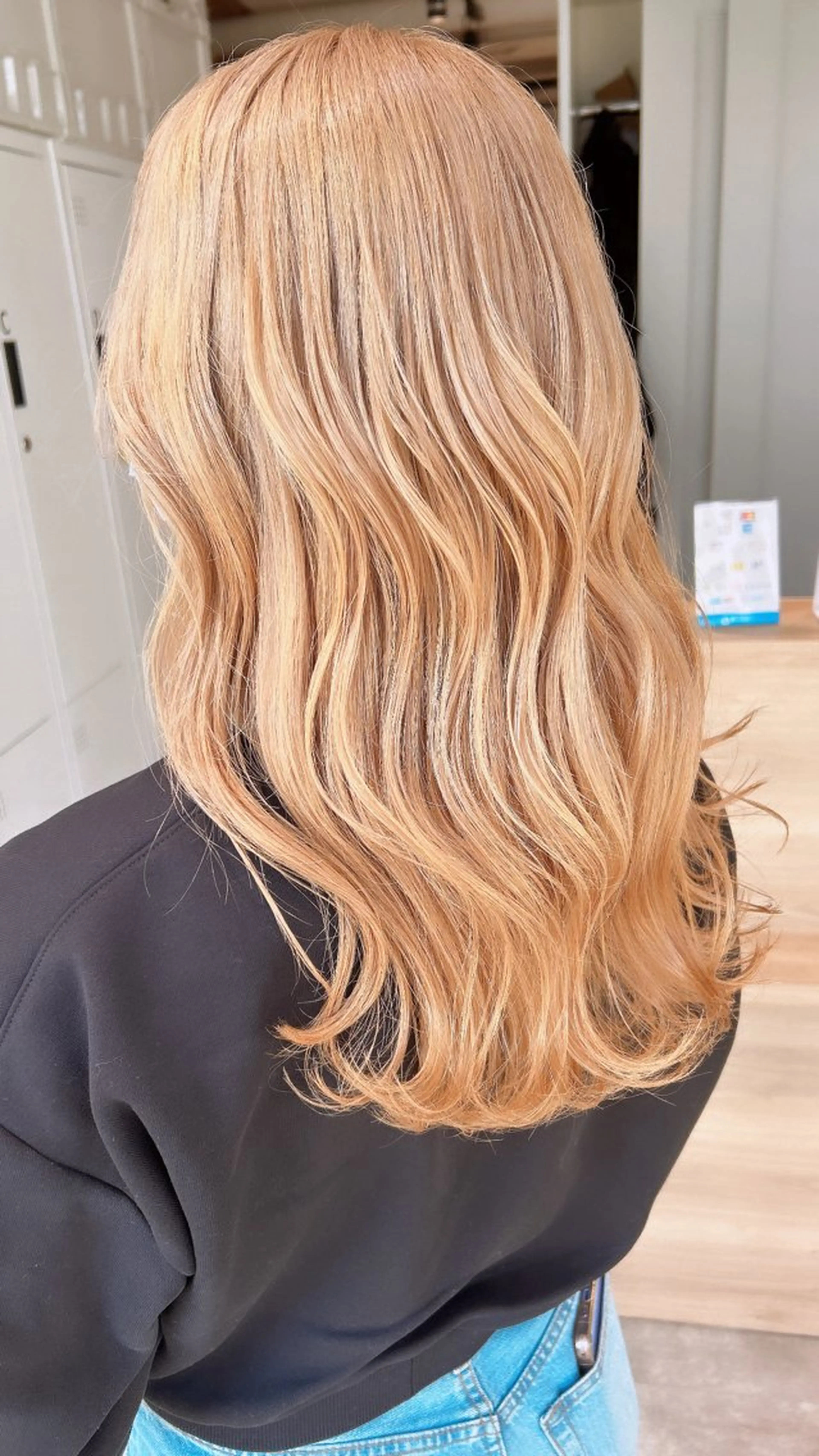 セミロング カラー ブロンド 髪質改善特化型美容師 🫧岡本璃来🫧のヘアスタイル