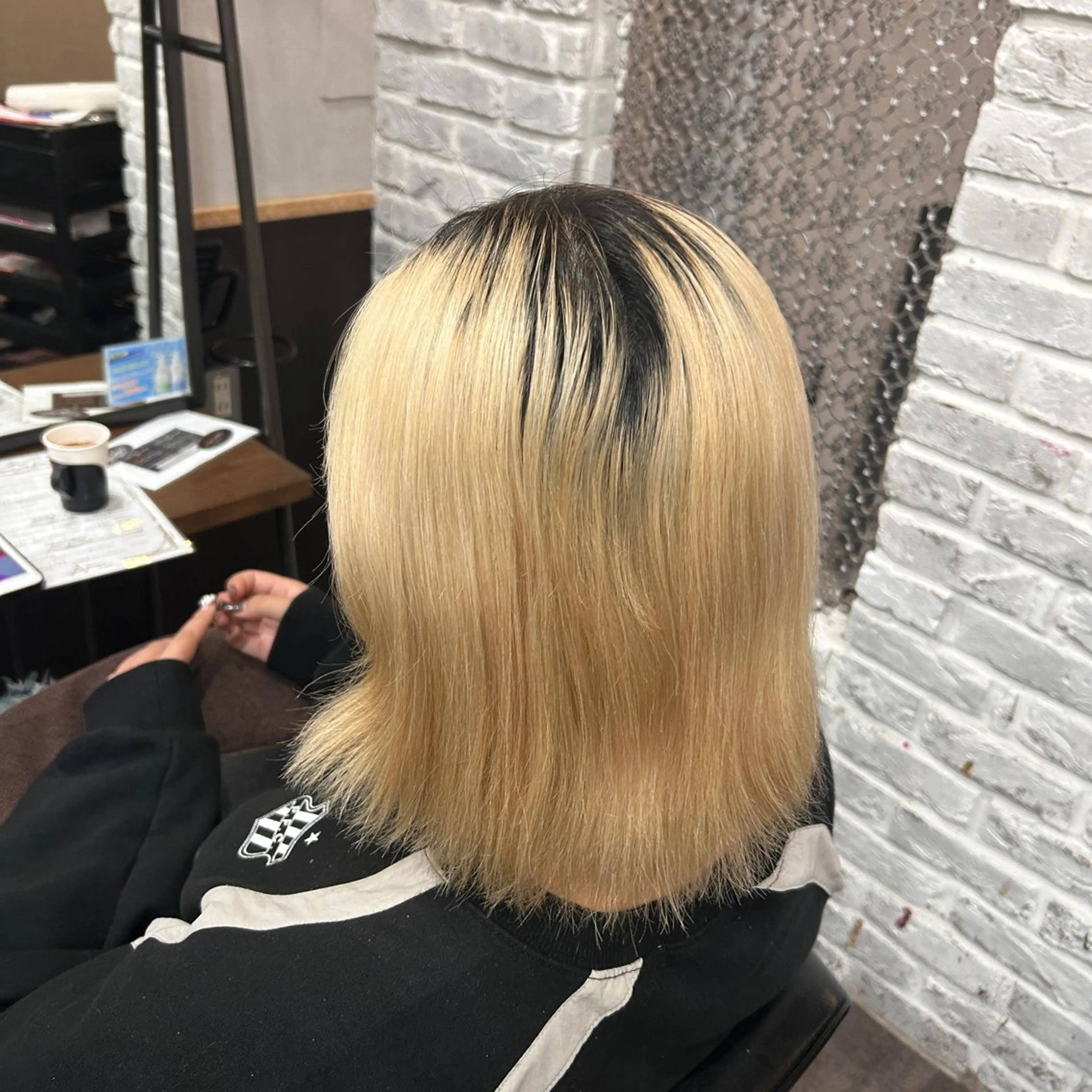 ミディアム カラー カット ヘアカラー ハイトーン🇰🇷 19歳美容師アリルのヘアスタイル