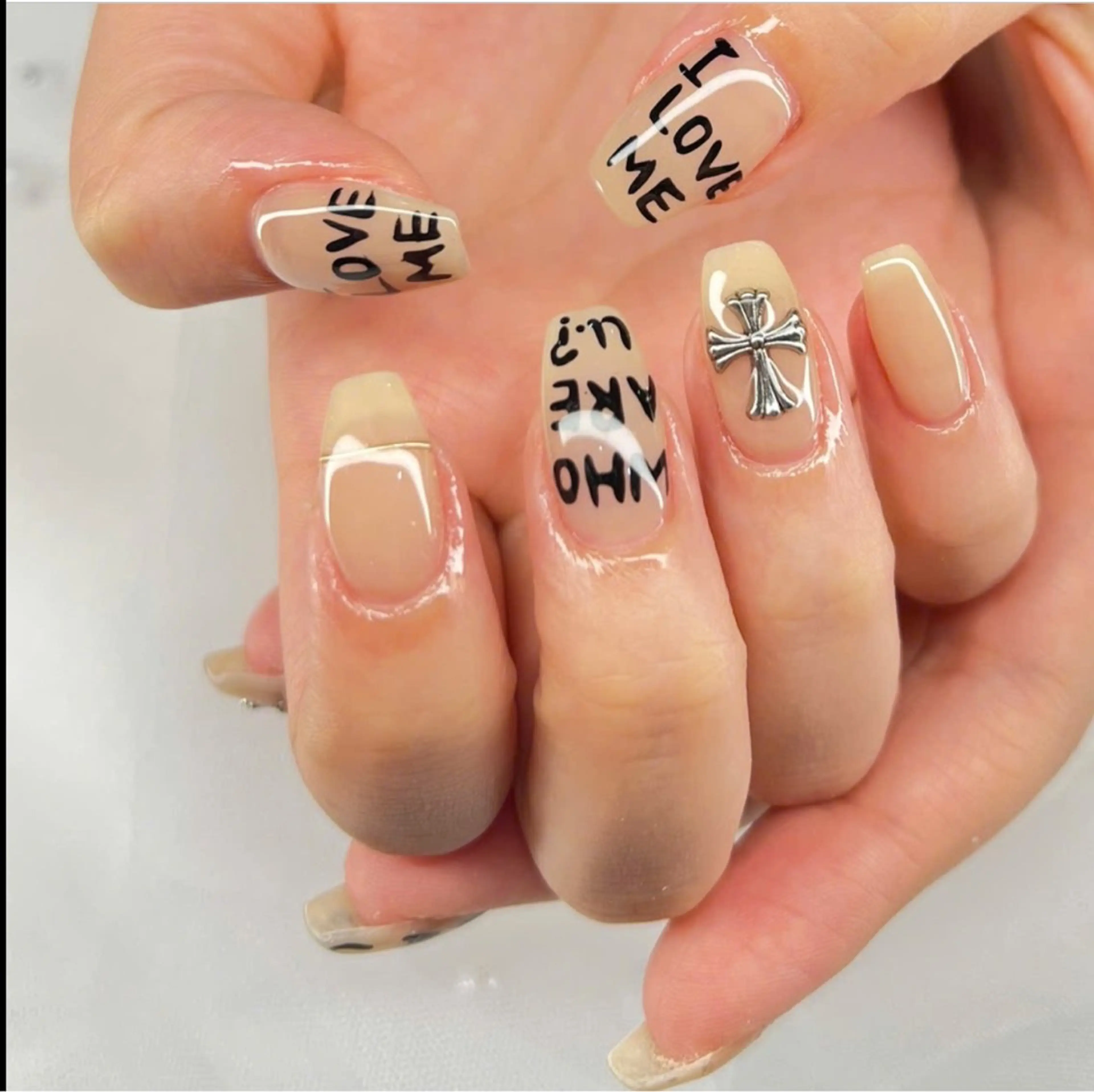 ネイル フレンチネイル キラキラネイル マグネットネイル ミラーネイル ニュアンスネイル ハンドネイル Lyn TA Nailのネイルデザイン