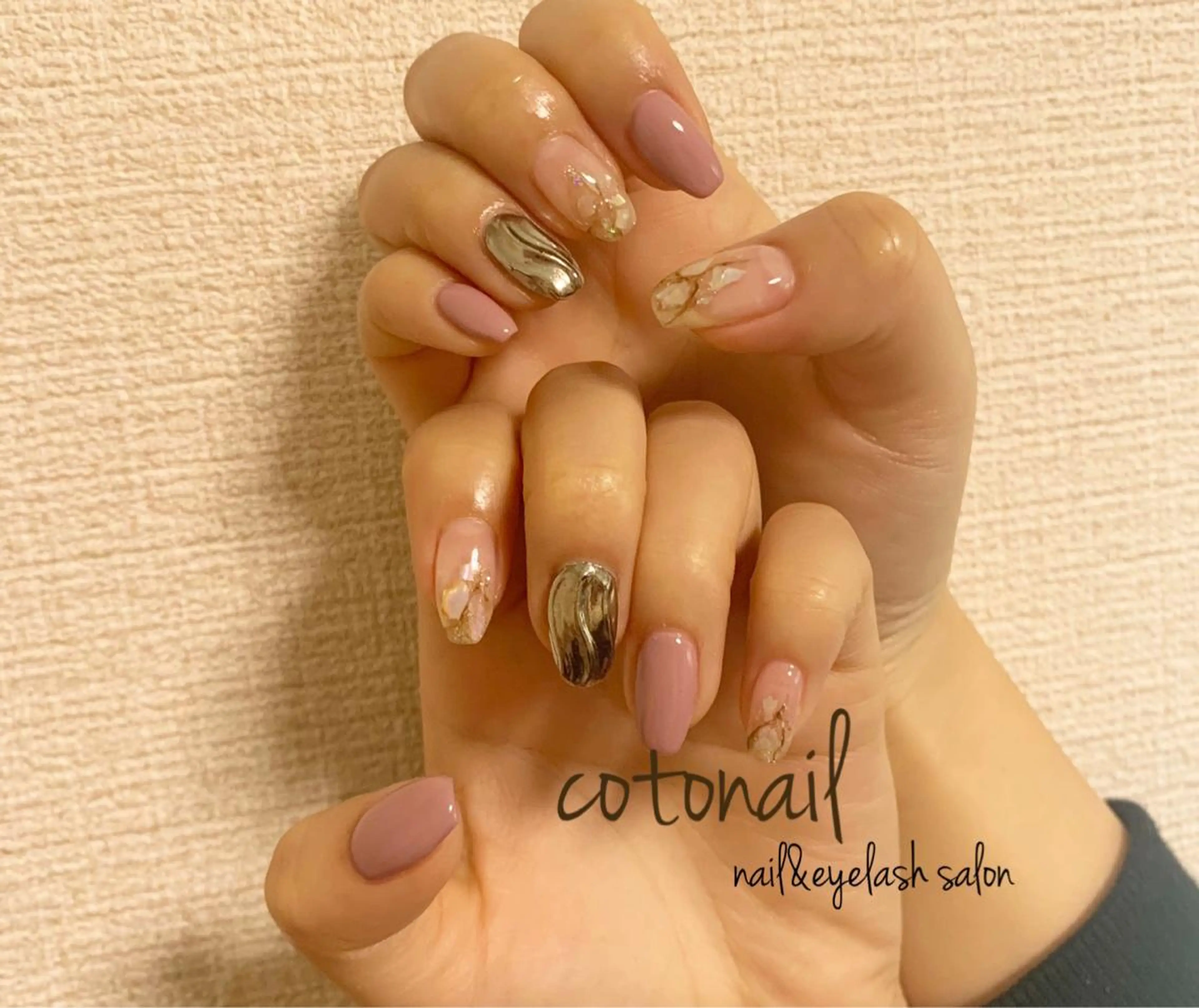 ミディアム ネイル アートネイル ハンドネイル ツメトマツゲ .のネイルデザイン