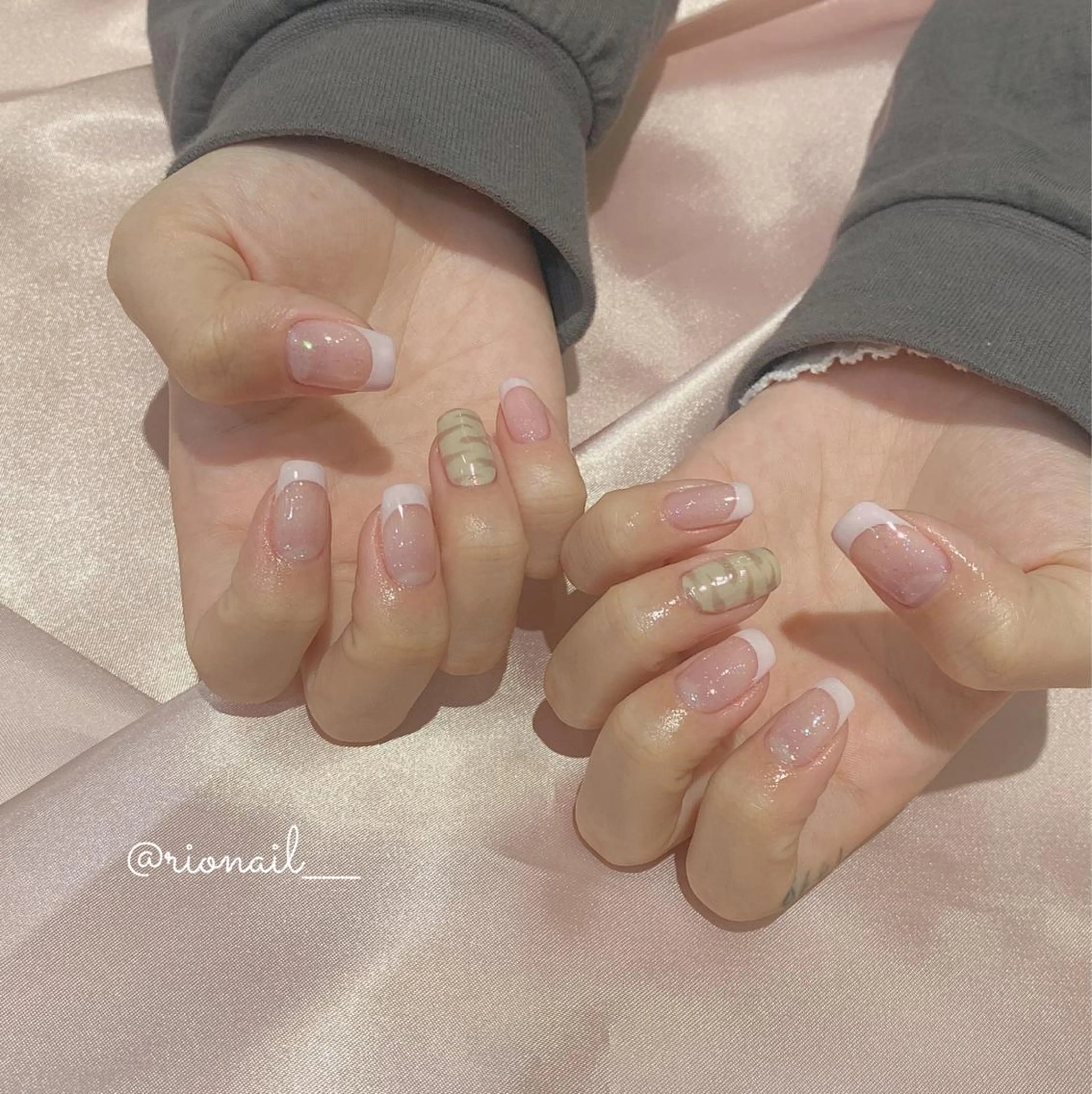 ネイル アートネイル 𝘙𝘪𝘰𝘯𝘢 ...🕯🤍のネイルデザイン