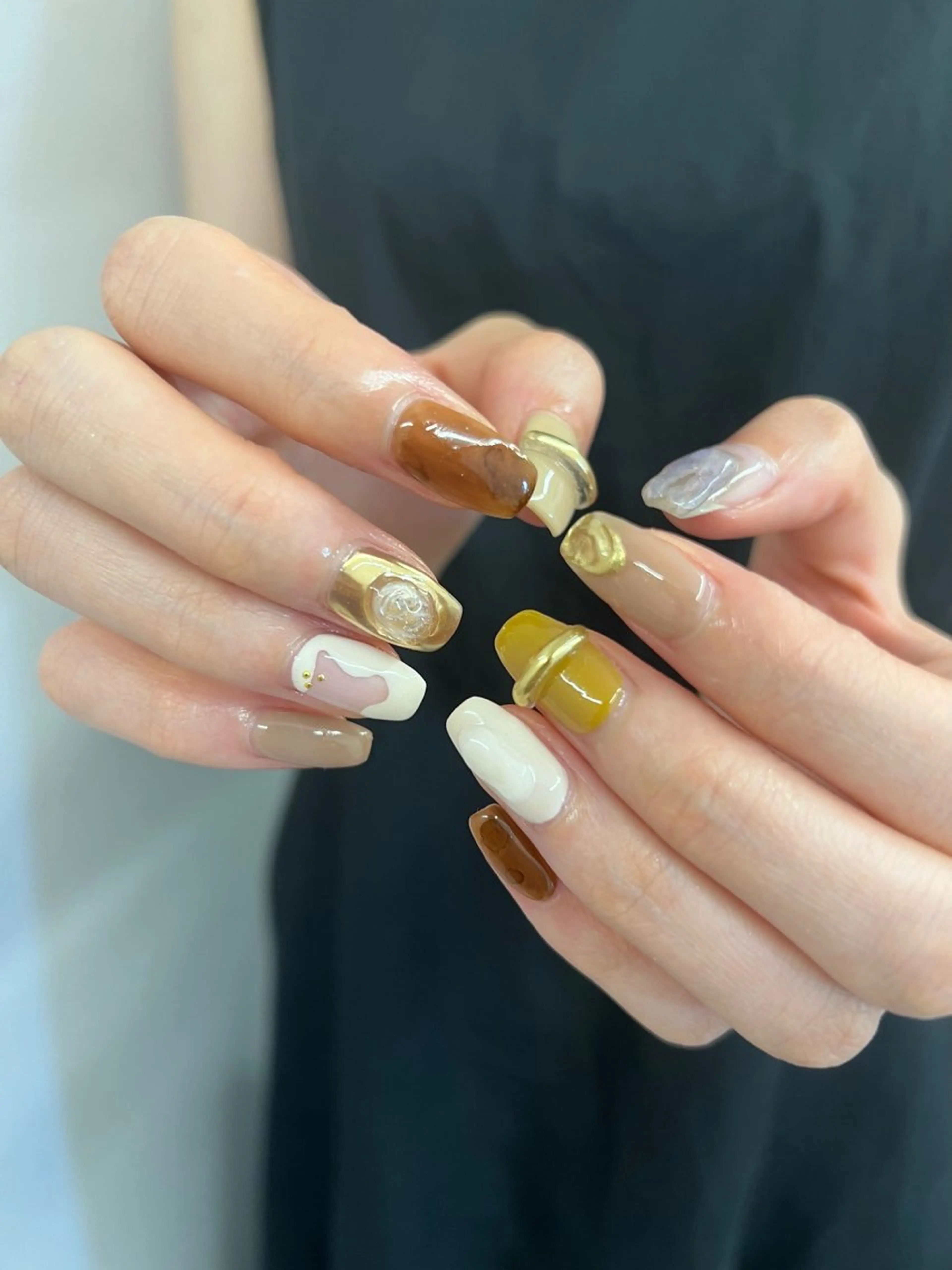 ネイル ジェルネイル ゴールド マグネットネイル ミラーネイル ニュアンスネイル Bana_ Nailのネイルデザイン