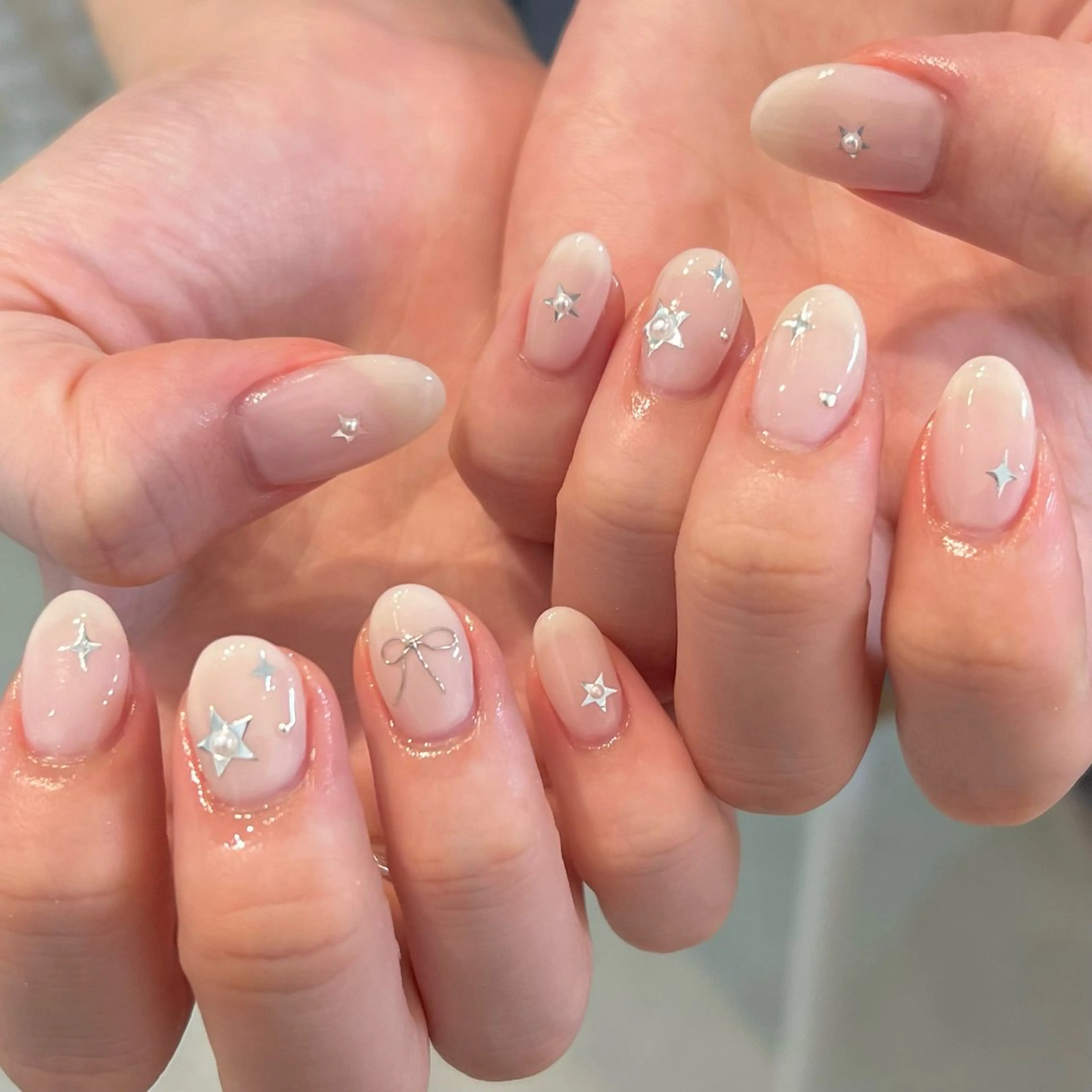 ネイル ホワイト ハンドネイル sio.nail&eyebrow salon shimokitazawa2号店所属・nailist mana𖤐´-のネイルデザイン