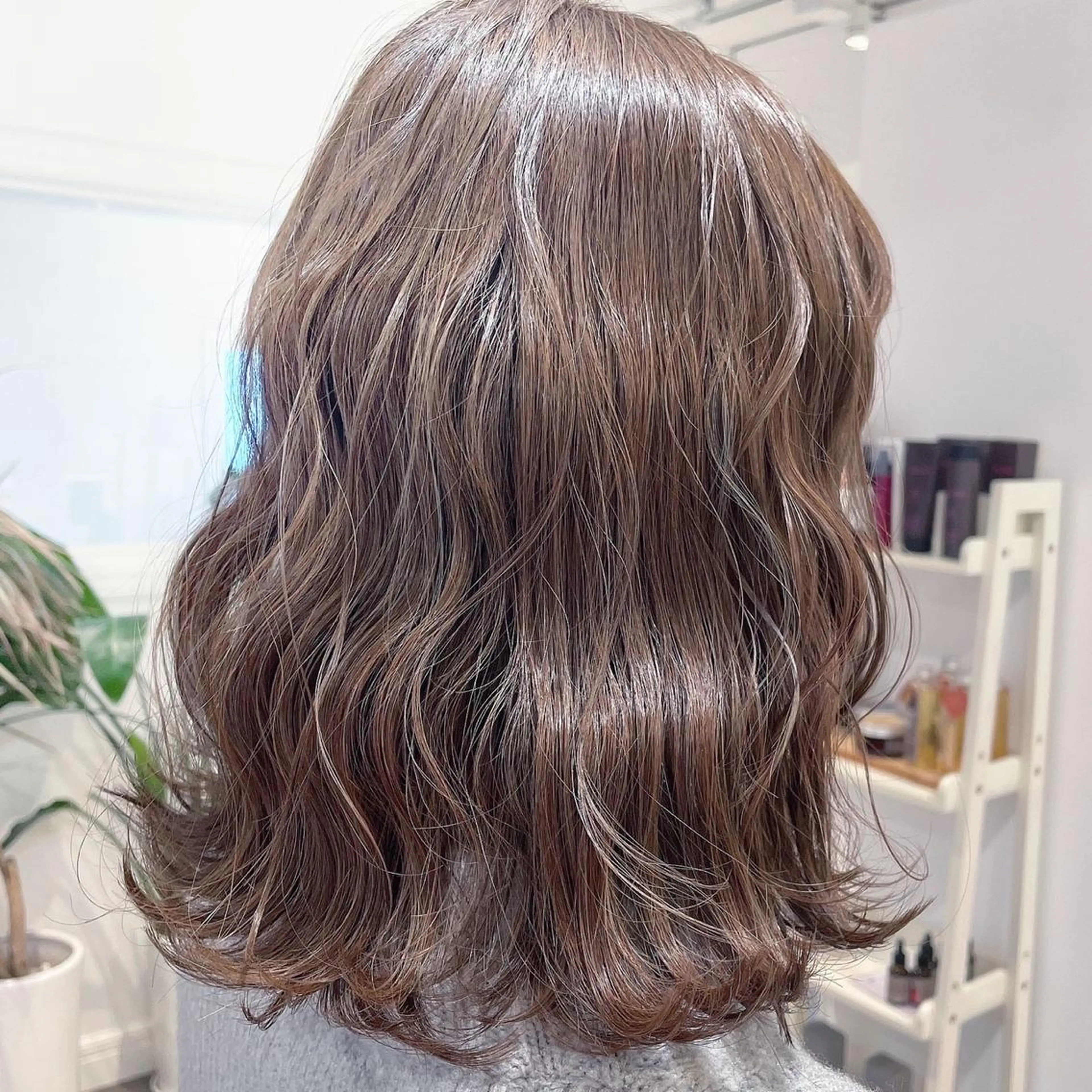ミディアム カラー アッシュ ハイライトカラー ハイライト SHEARA BY CARE所属・. AYUKAのヘアスタイル