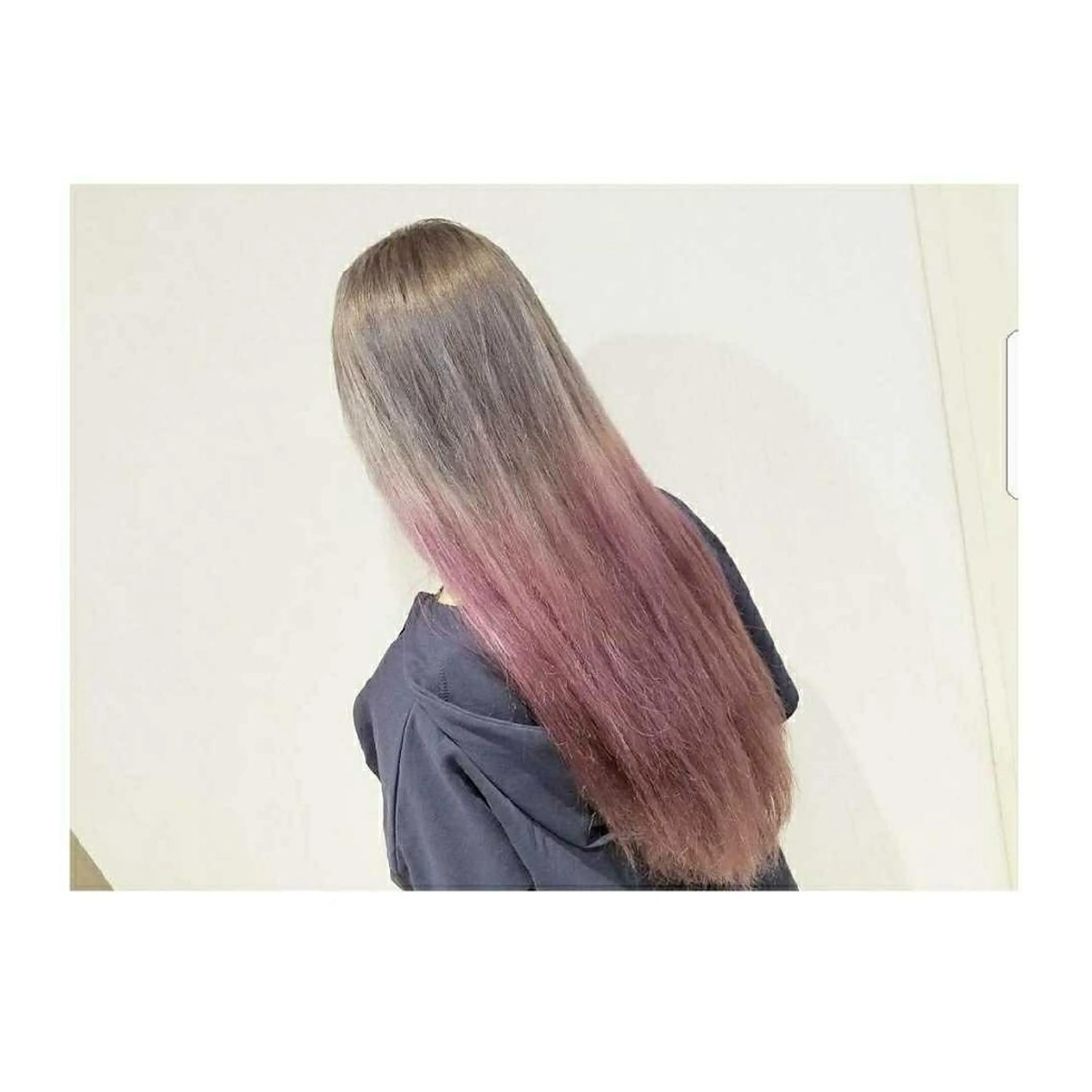 ロング カラー ブリーチ グラデーションカラー グレージュ ピンクカラー ピンクパープル Luana 矢場町のヘアスタイル